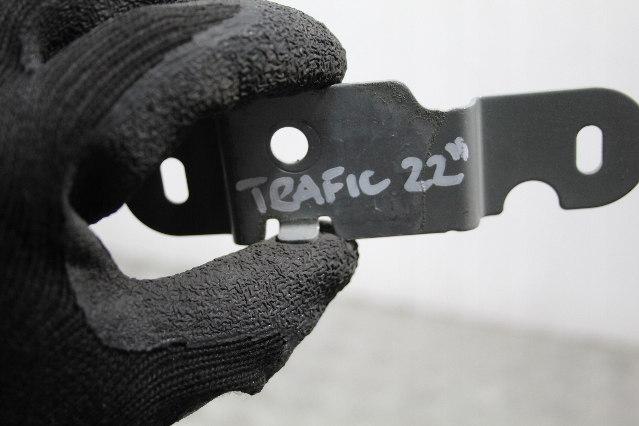 holder console bracket TRAFIC IV 4 LIFT 2022