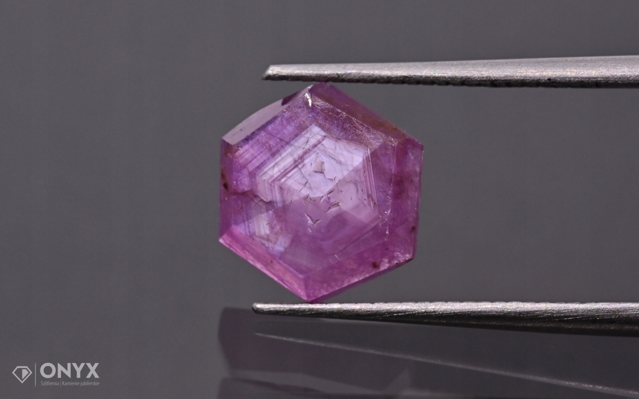 Rubín fazetovaná rozeta hexagon 9x9 mm