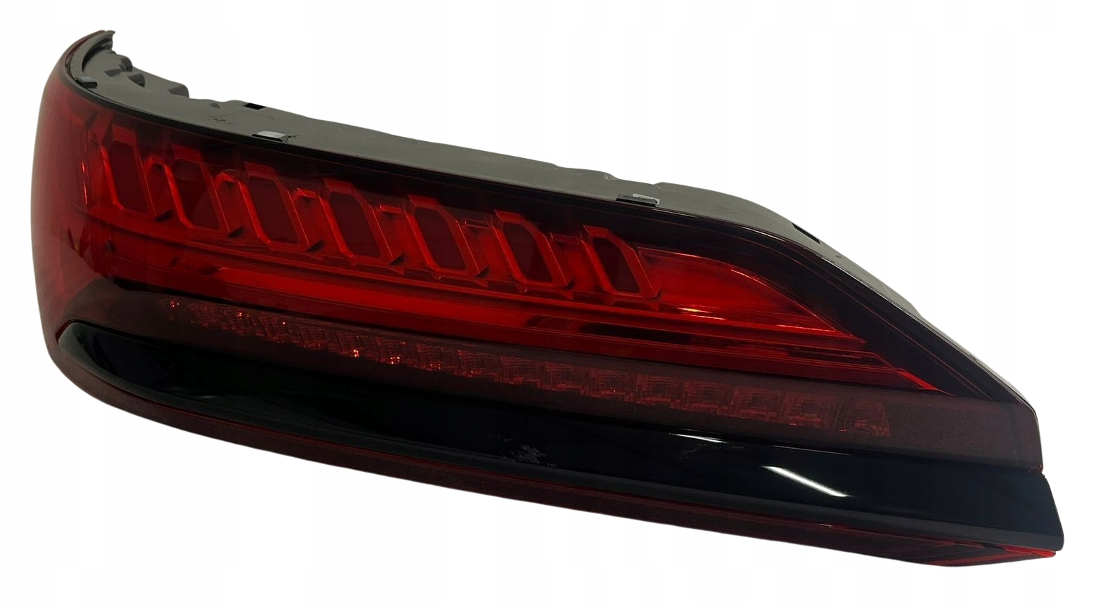 Фара задня ліва Audi Q7m0945075d