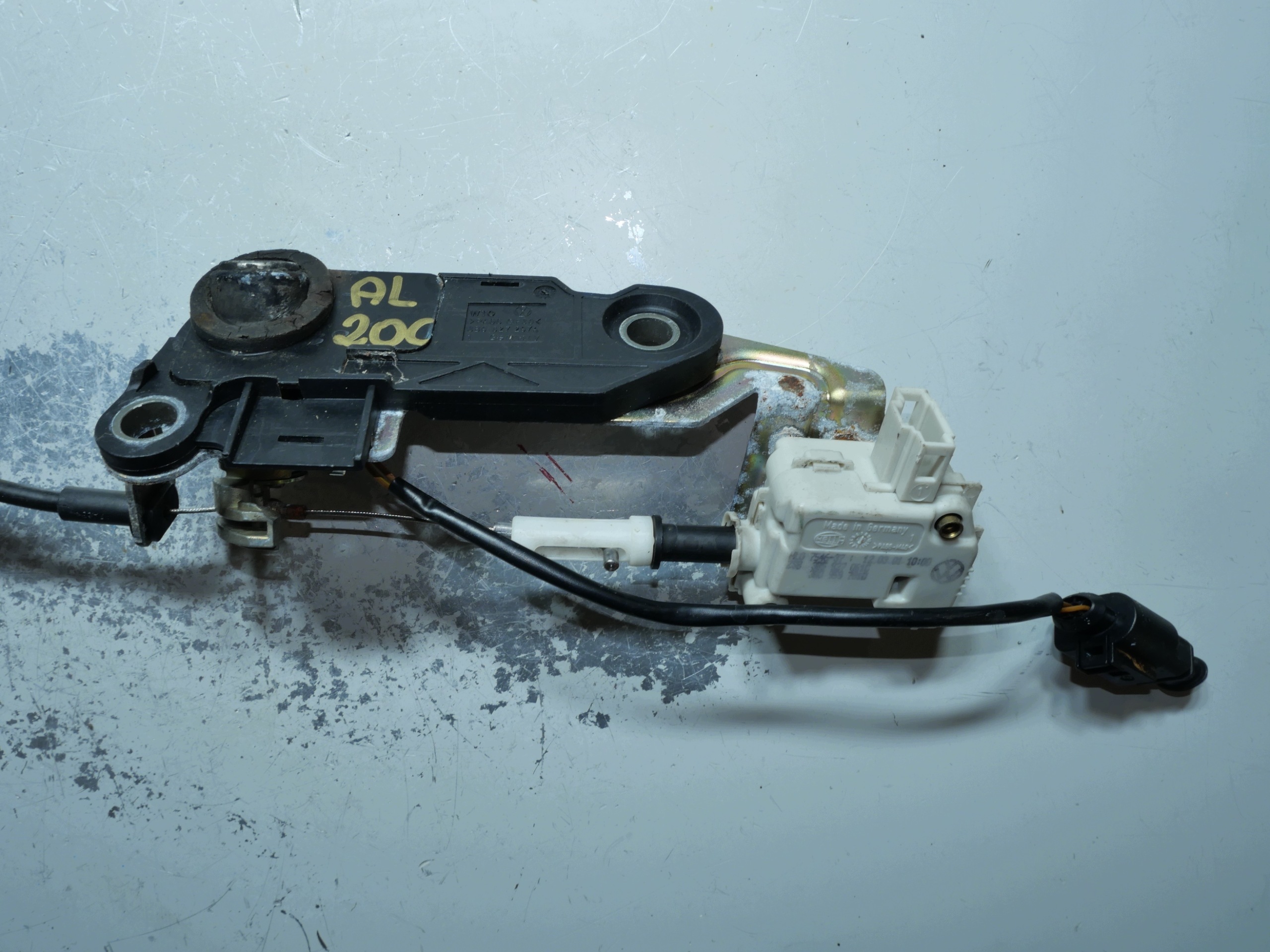 lock bonnet boot VW PASSAT B5 3B9827297A