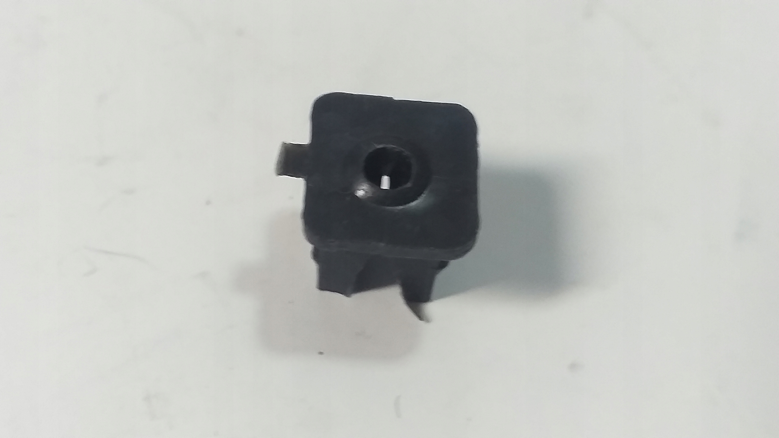 Kostka spinka mocowania kierun. 126p Numer katalogowy części 14211580