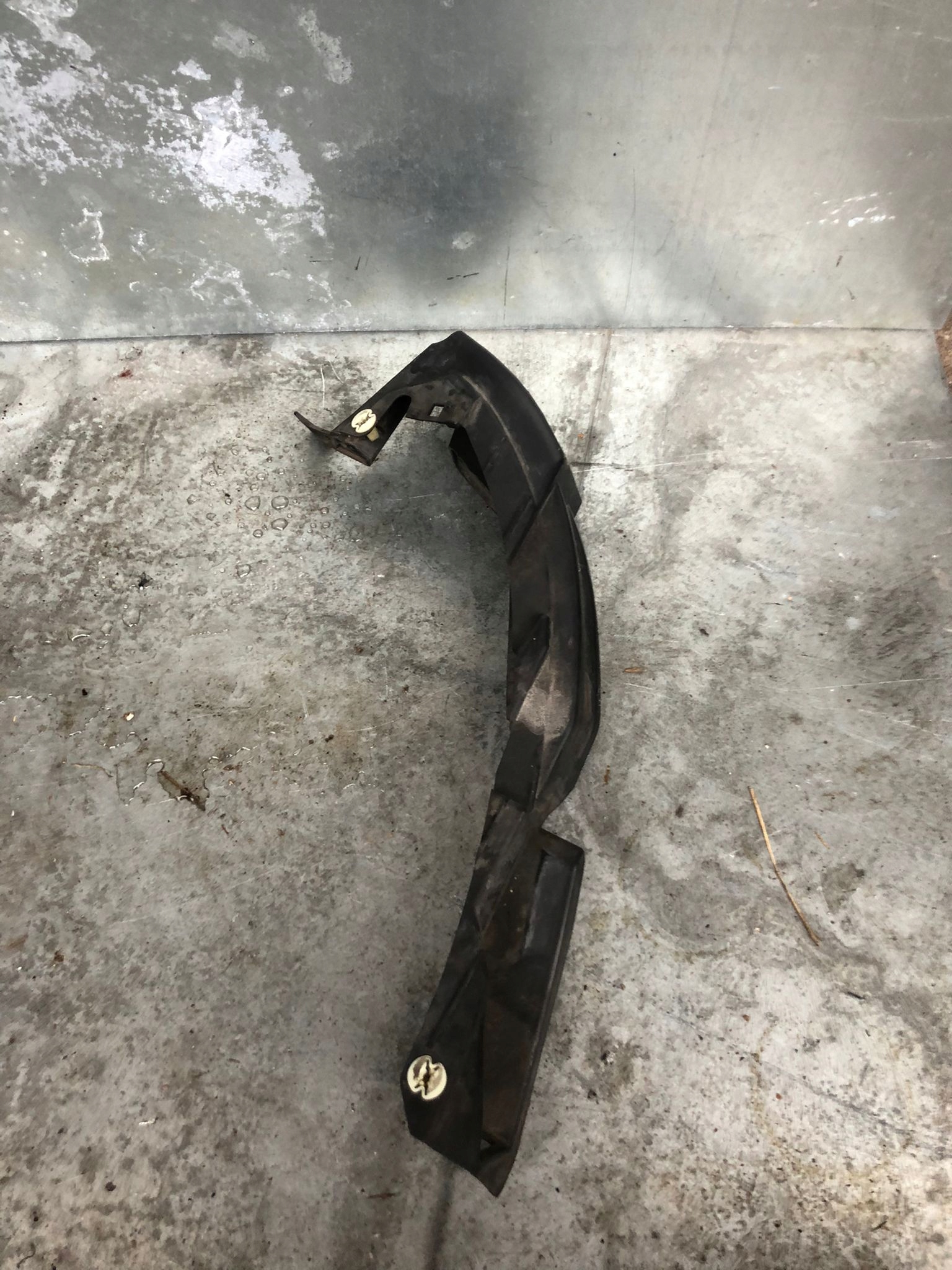 support left rear part 7P5807393 CAYENNE 7P