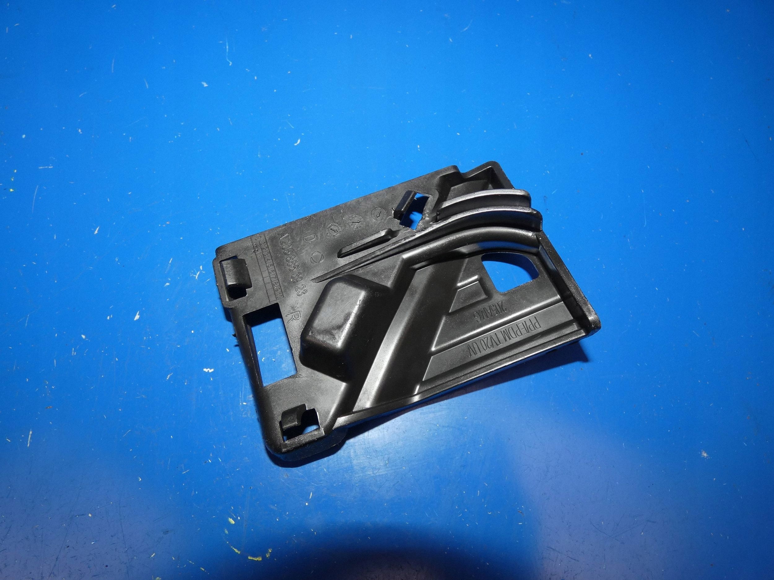 MERCEDES C KLASA W205 Support Support plaque Pare choc Droite Avant