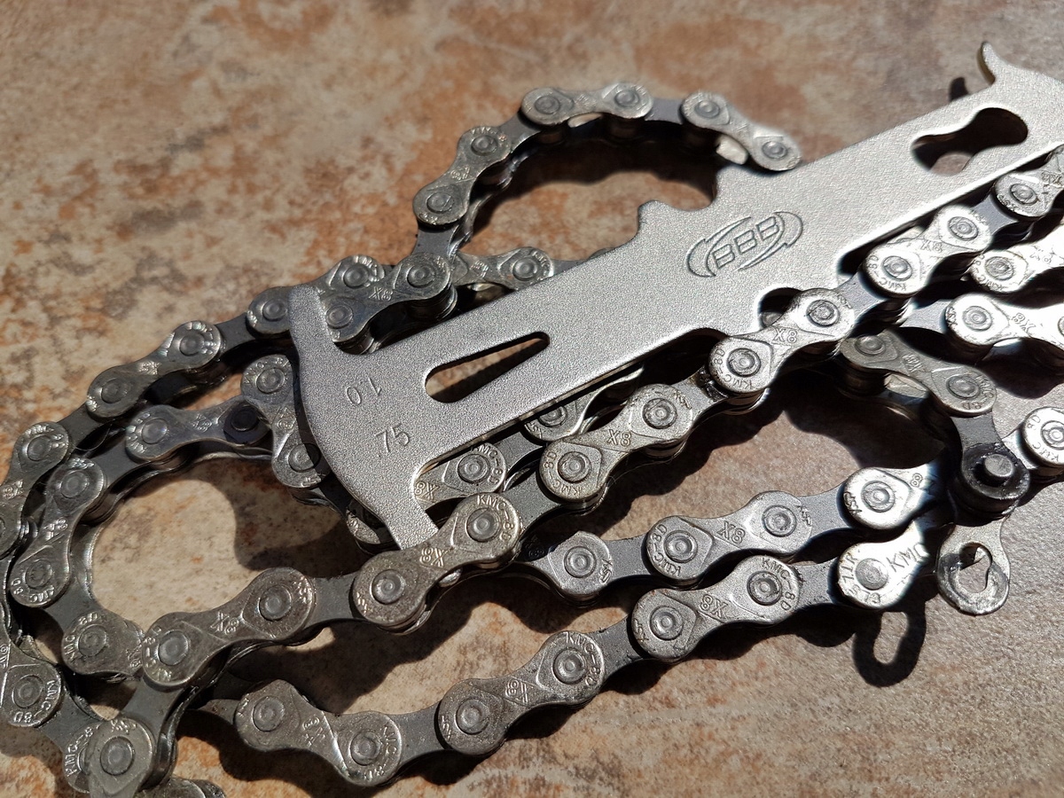 łańcuch KMC-8D X8, 8 rzędów, + spinka, jak NOWY !! EAN (GTIN) 4715575480053