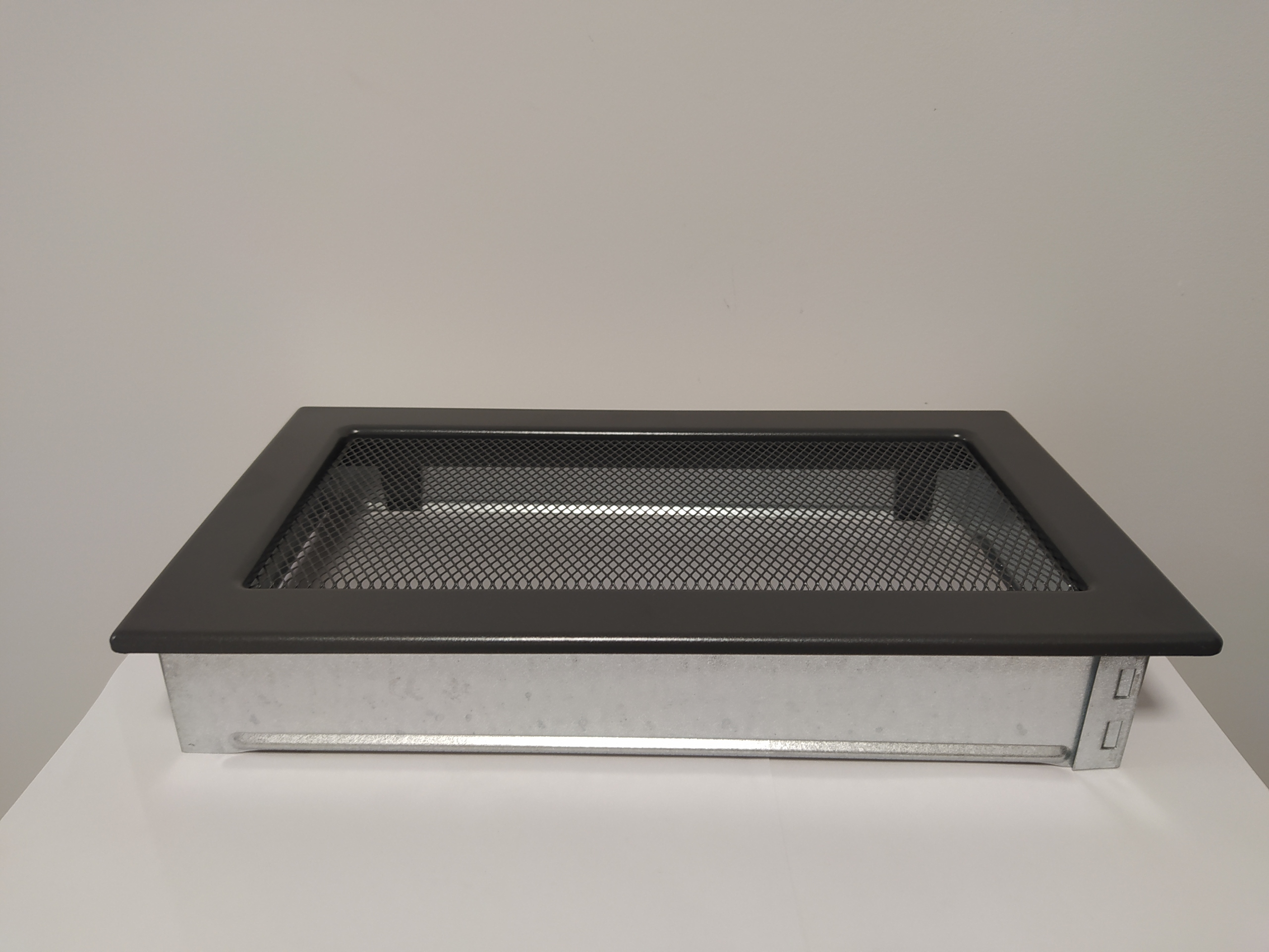 KRATKA KOMINKOWA WENTYLACYJNA 17x30 GRAFITOWA Marka Kratki