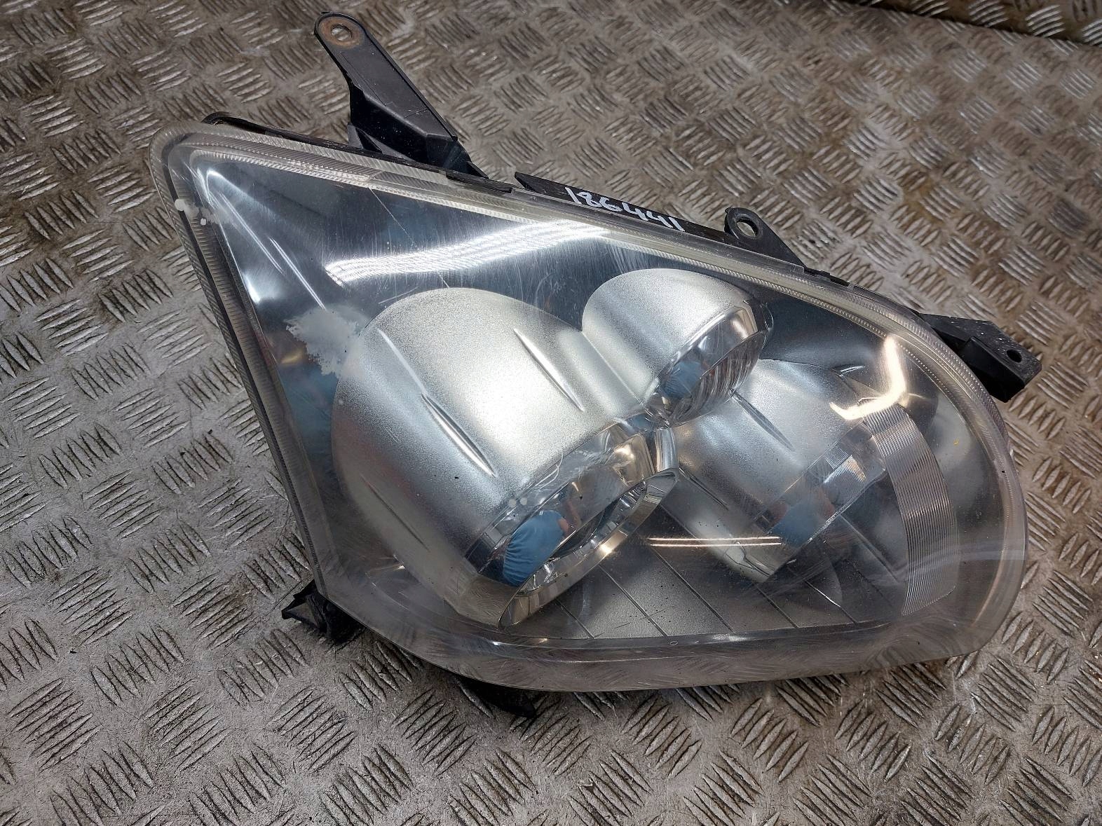 light right front TOYOTA AVENSIS T25 LIFT