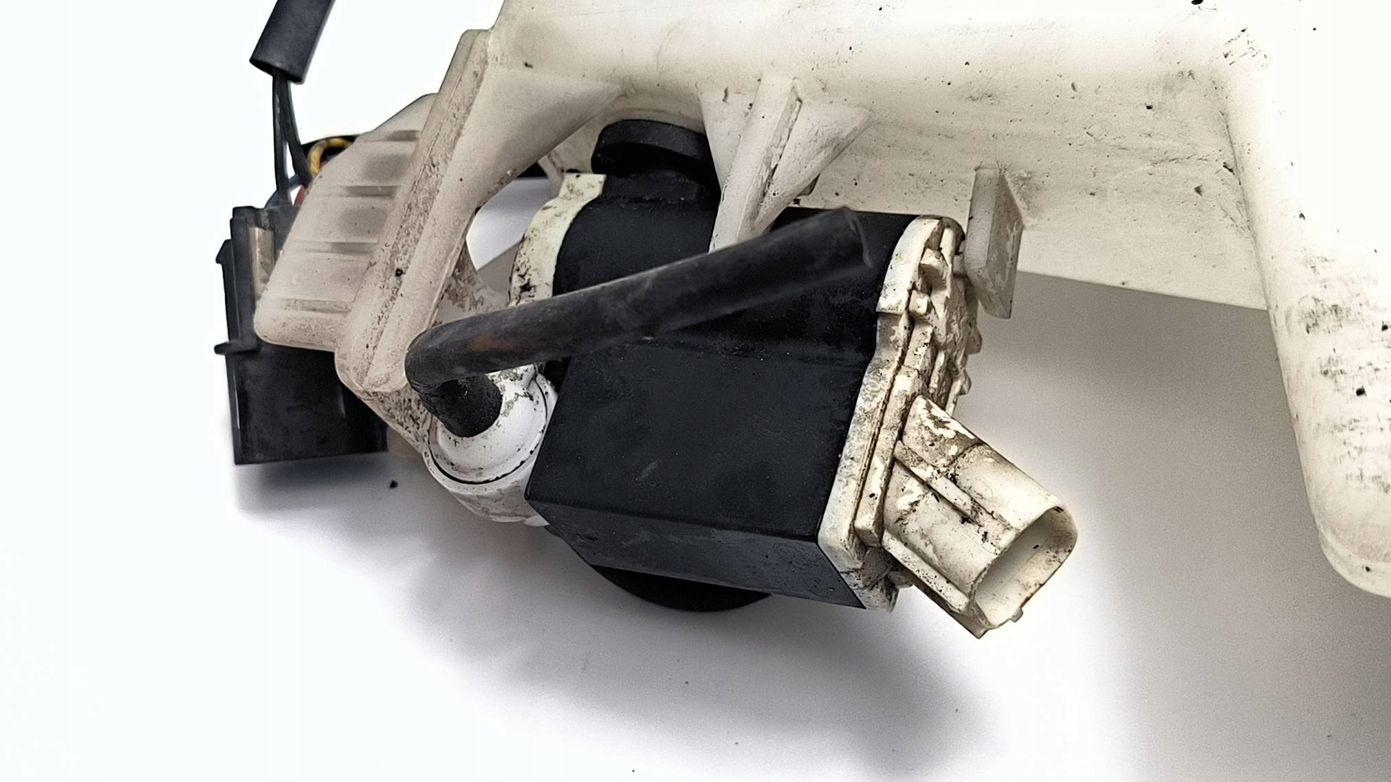 washer fluid tank 98610-2V000 HYUNDAI VELOSTER