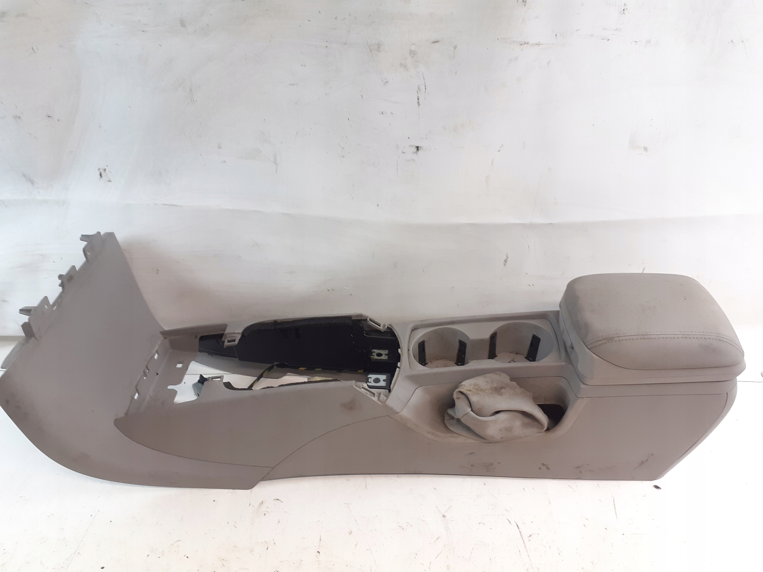 VOLVO S40 II TUNEL central armrest 8687408