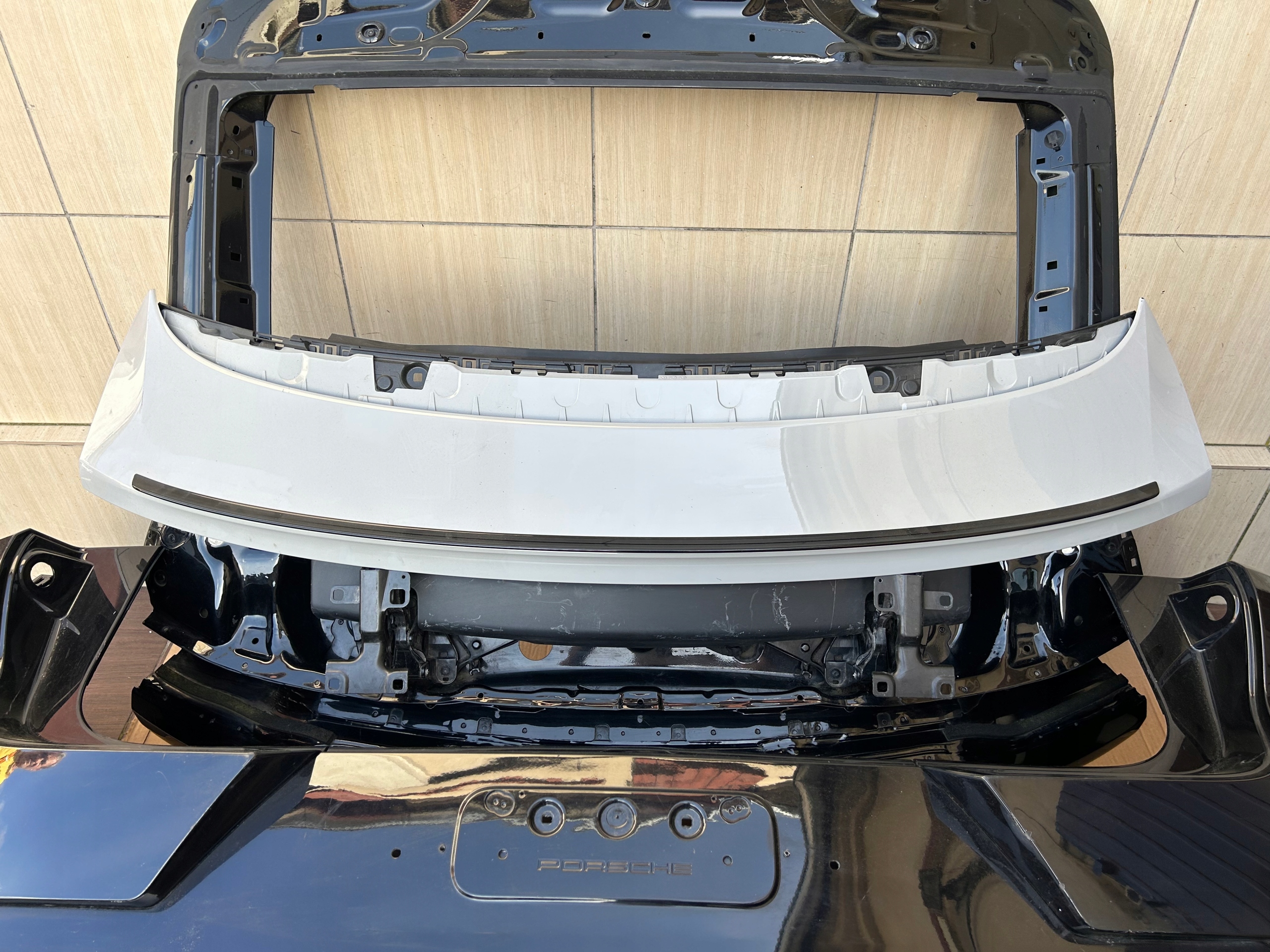 bumper trunk door light sider Spoiler Porsche Cayenne Coupe 9Y3