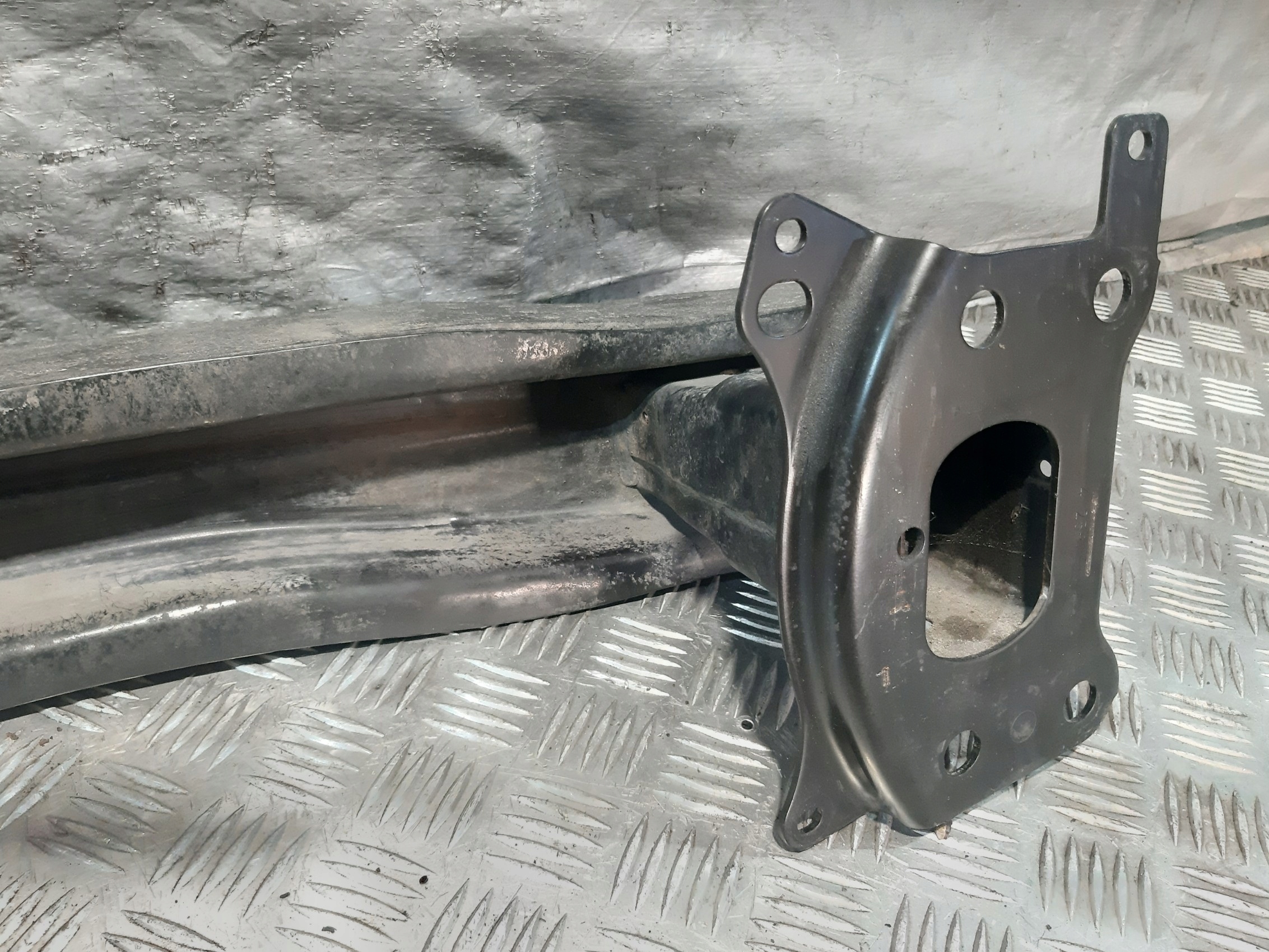 bumper support front VW TOURAN and 1T0807109B