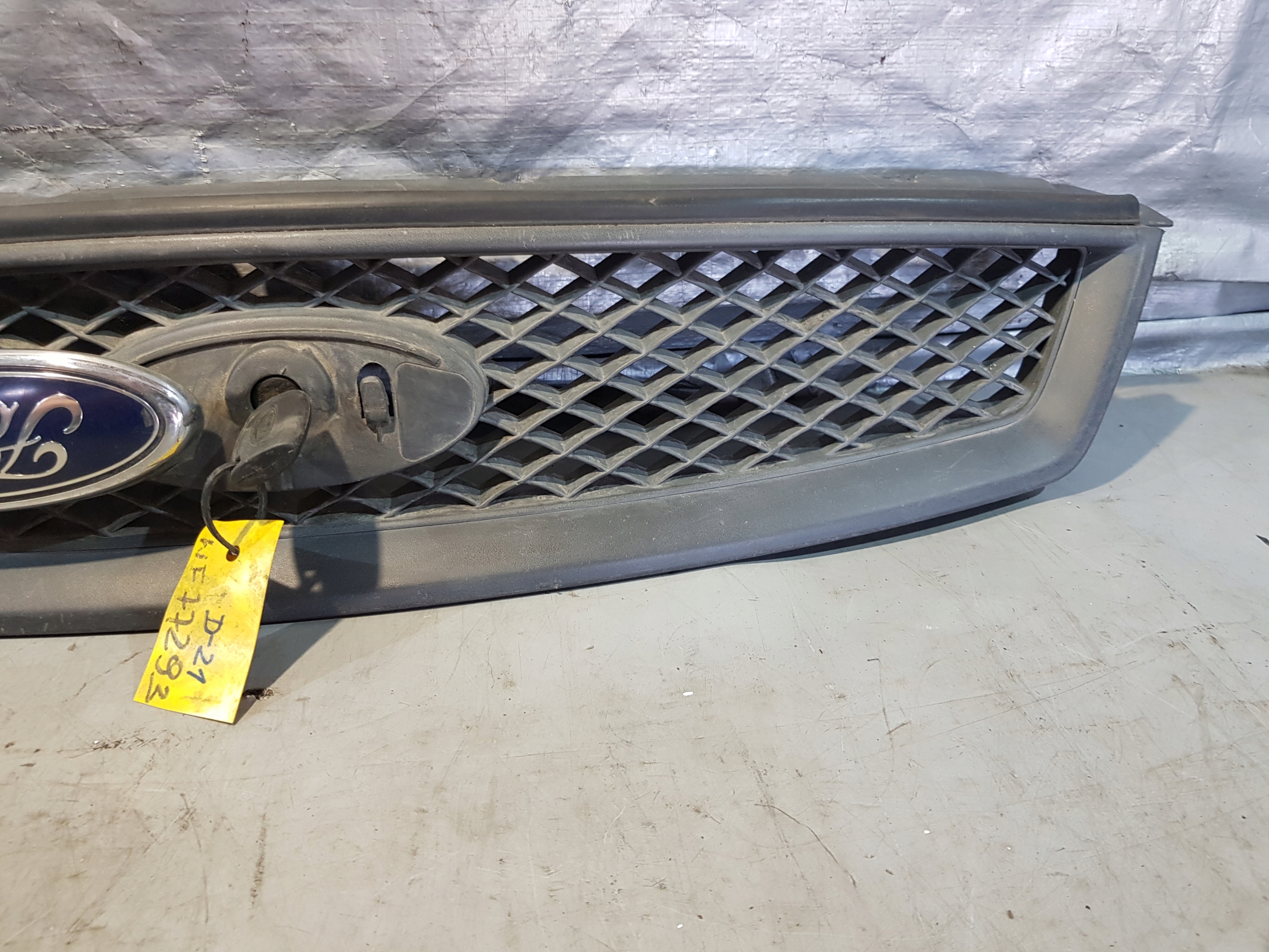 grill FORD FOCUS MK2 4M51-8200-AJ + lock Z KLUCZYKIEM
