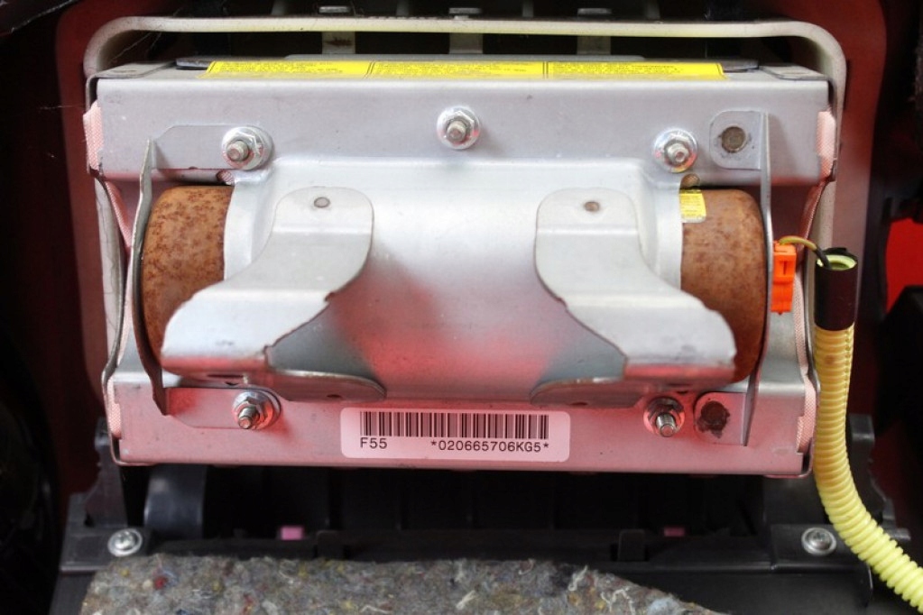 dashboard instrument panel console cockpit airbag EU TOYOTA YARIS 2 II 05-09