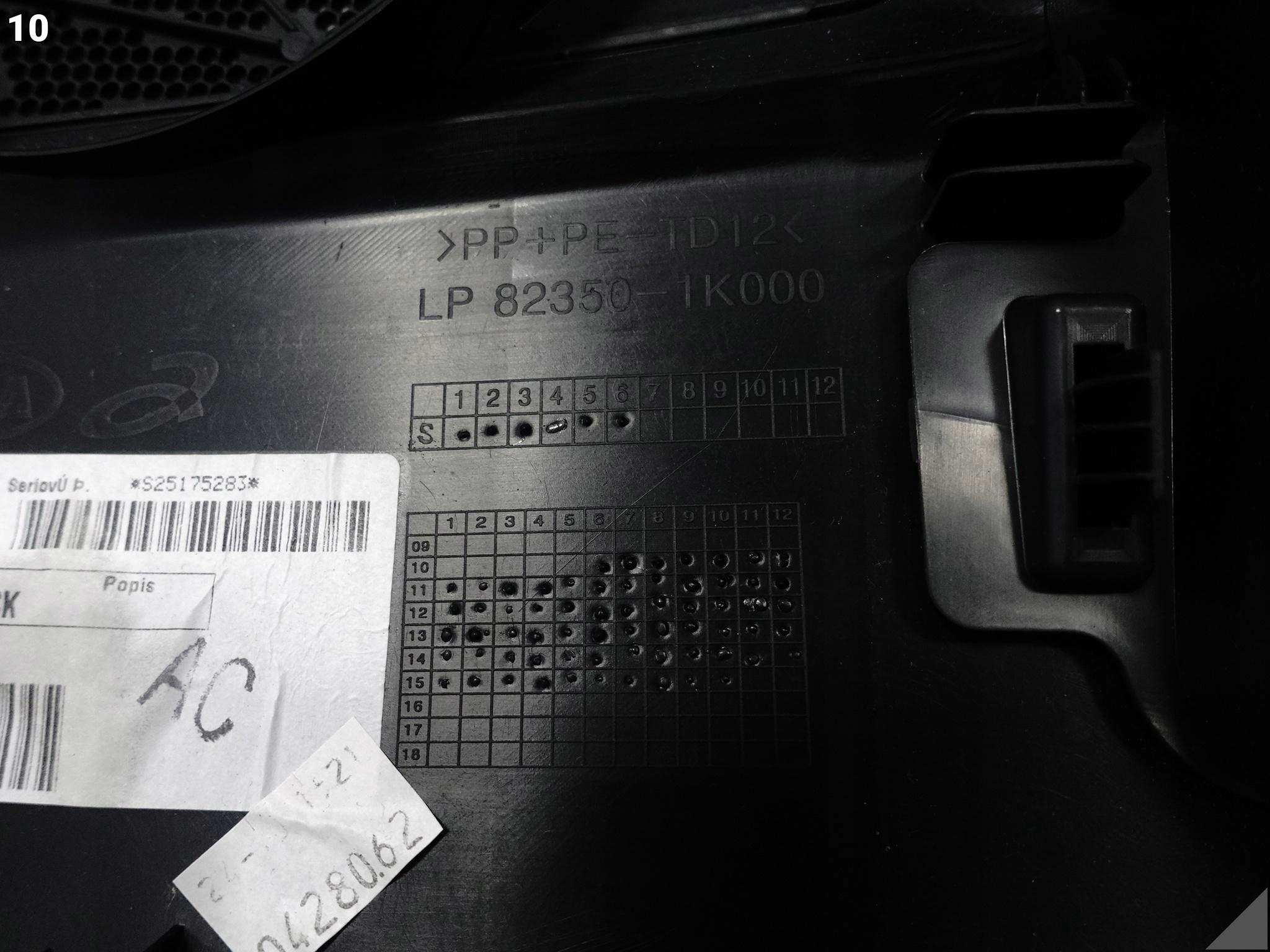 HYUNDAI iX20 10-19 upholstery side door control panel left front