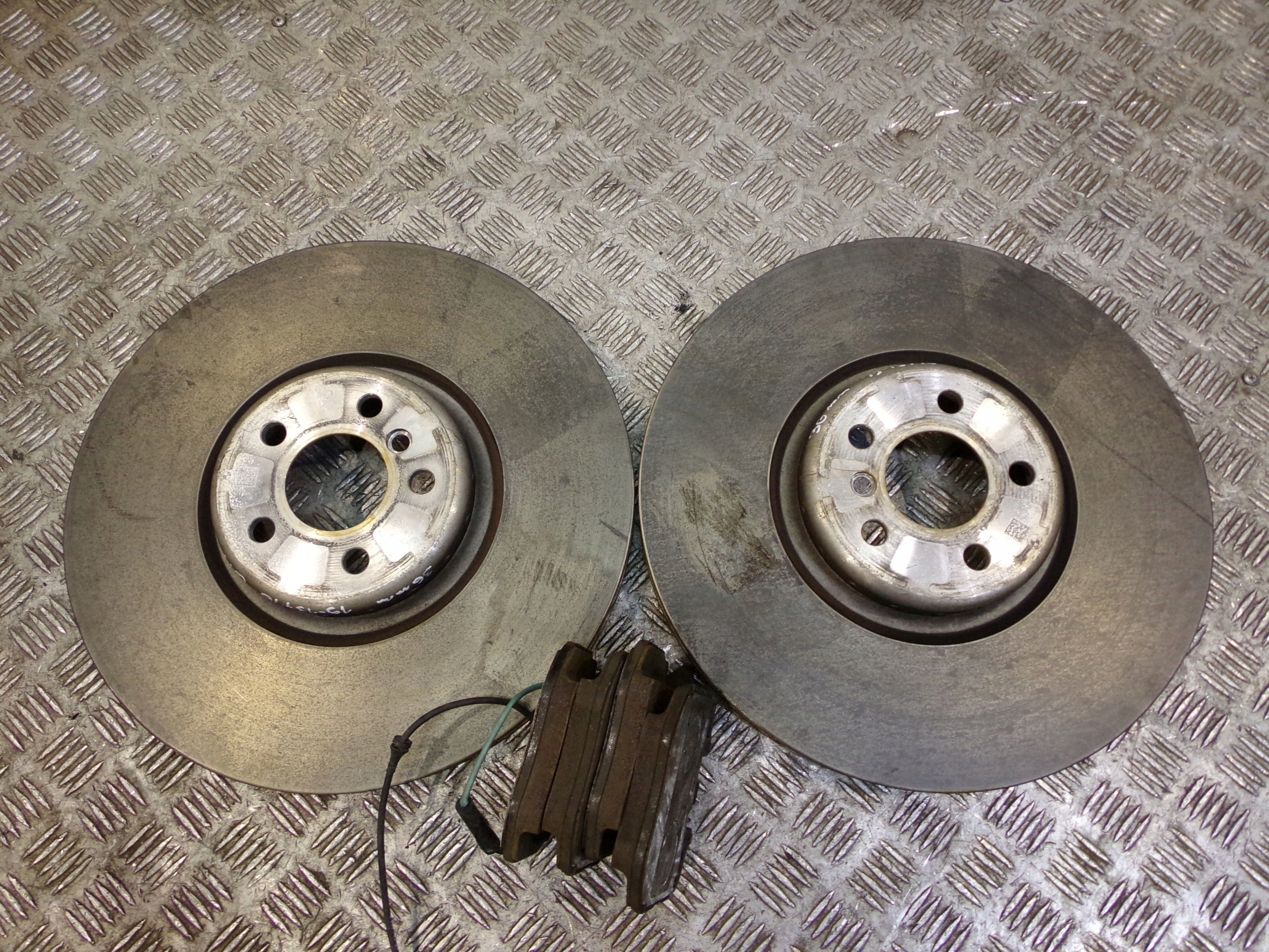 BMW G11 G12 TARCZE HAMULCOWE PRZÓD KPL 6889211