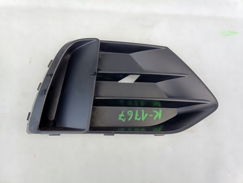 AUDI Q3 18-83A права решітка бампера передня красива