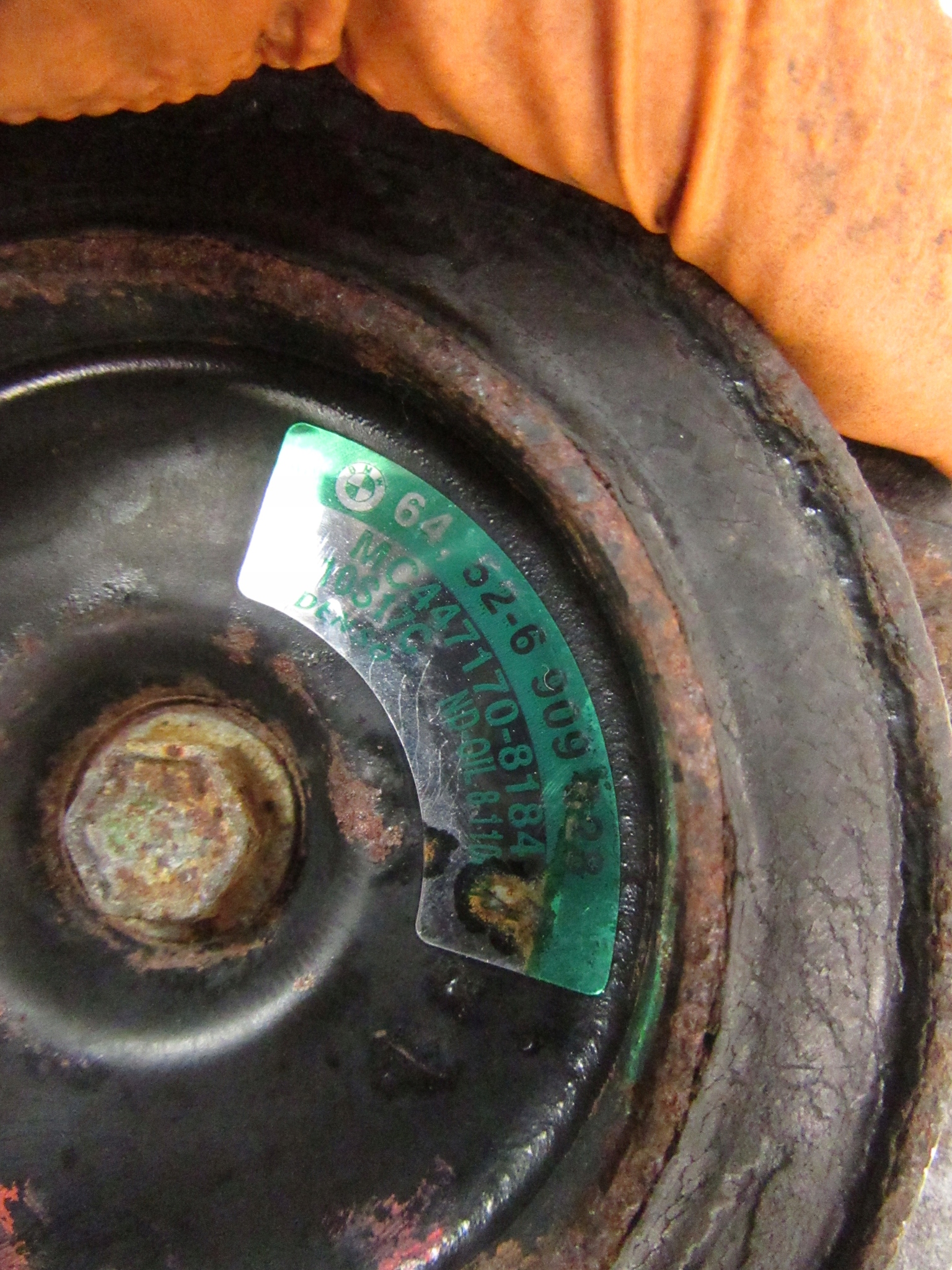 compressor of the air conditioning compressor; BMW E53 X5 4.4 M62b44 286km 6909628