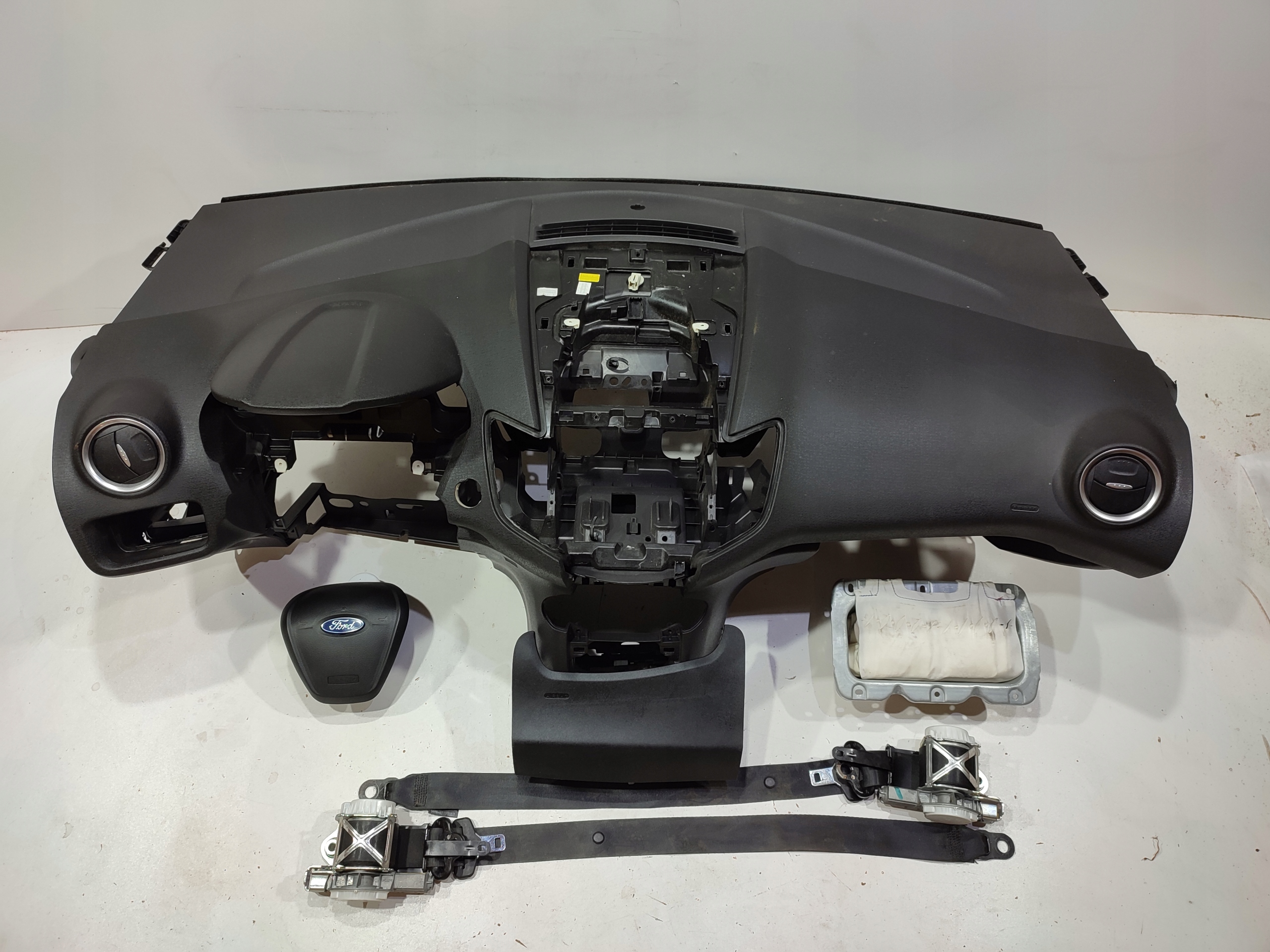 FORD FIESTA MK7 ДОСКА КОНСОЛЬ ПОДУШКА БЕЗОПАСНОСТИ РЕМНИ