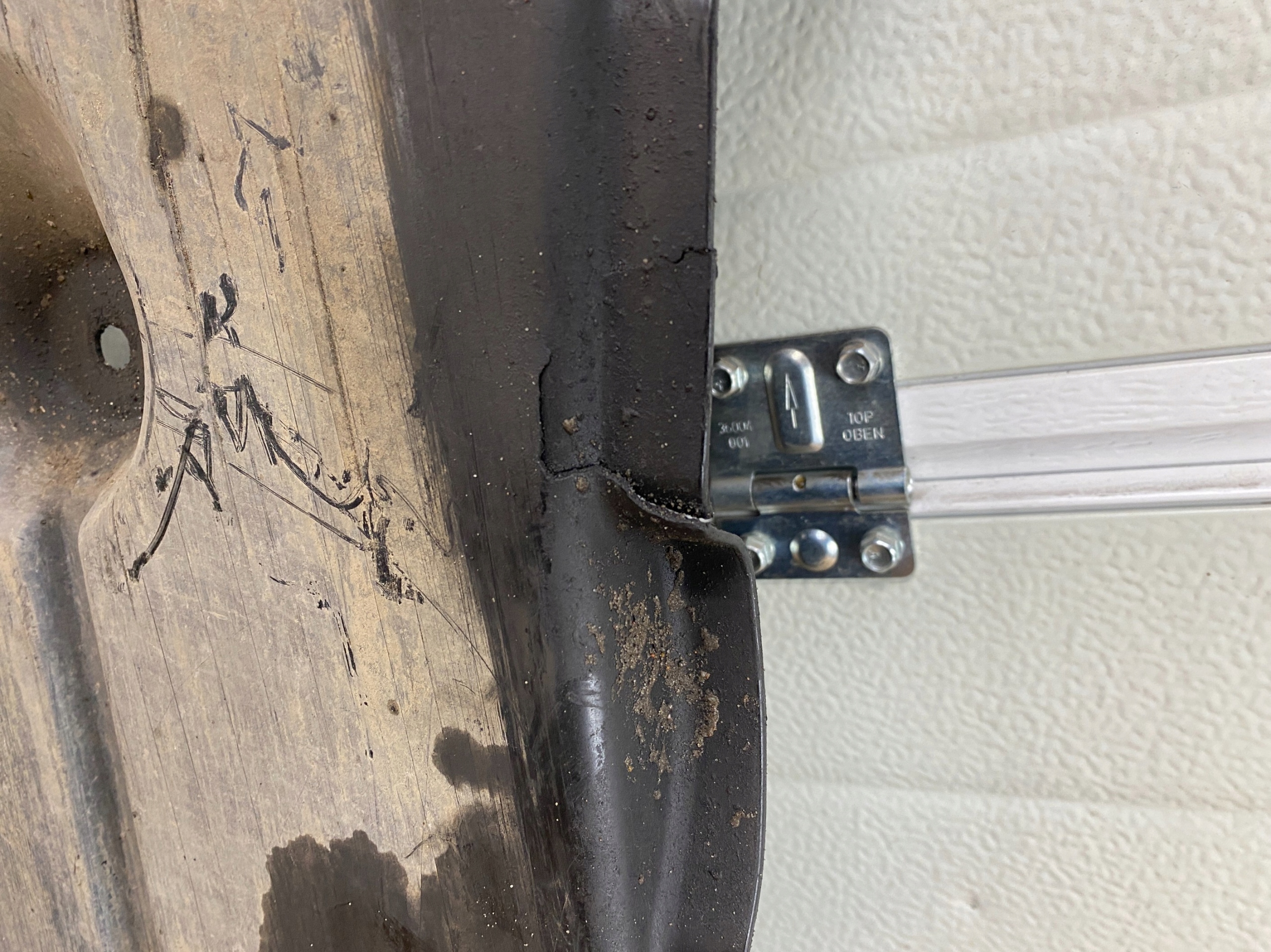 BMW E90 E91 E92 2.0D 3.0D M47 M47 M57 OSŁONA SILNIKA DOLNA Strona zabudowy przód