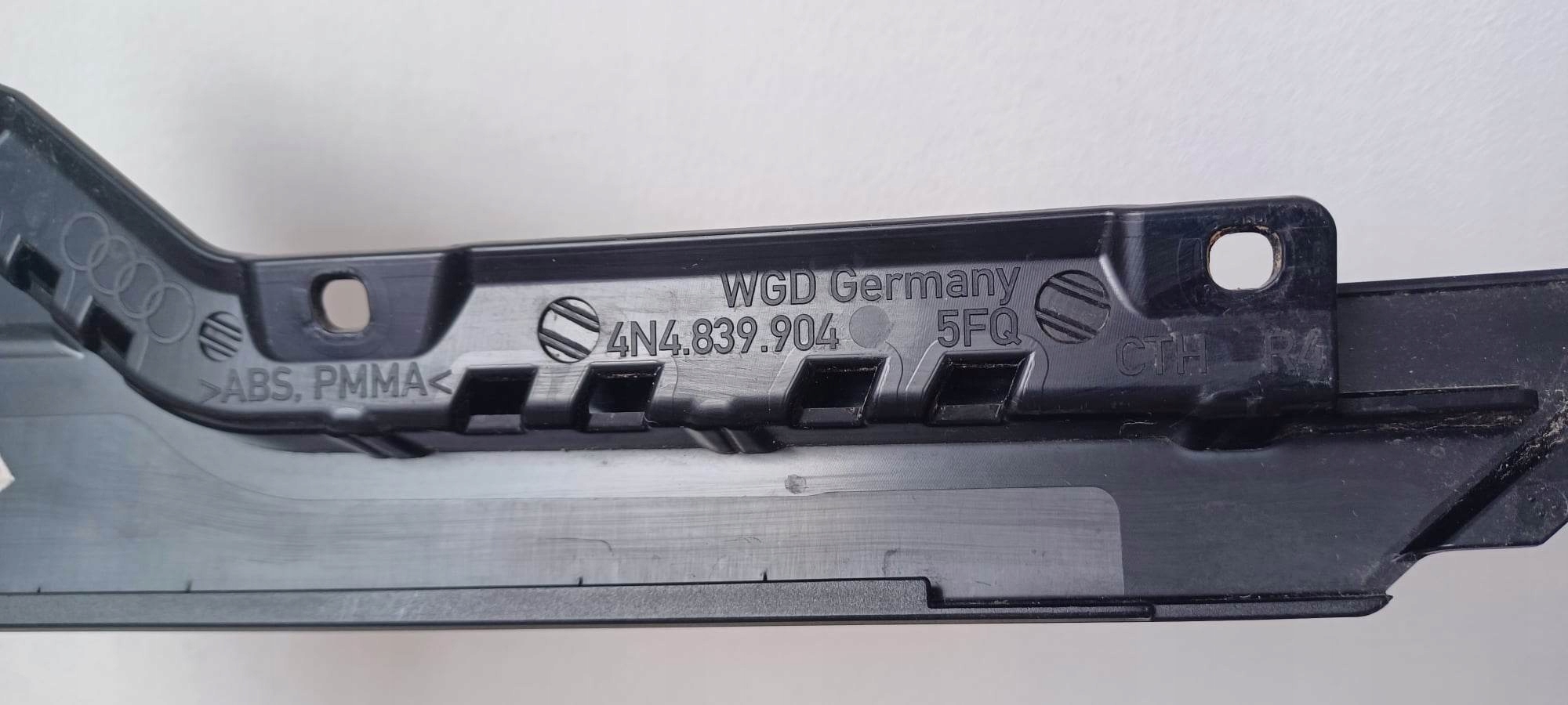Blende Abdeckung SLUPKA rechts heck AUDI A8 D5 4N4839904