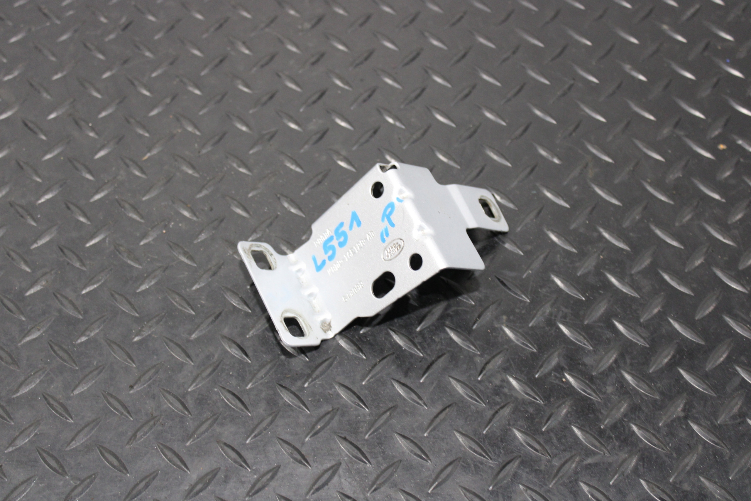 Support plaque Aile Droite Avant LAND ROVER EVOQUE II 2 L551 K8D2-16E128-AD