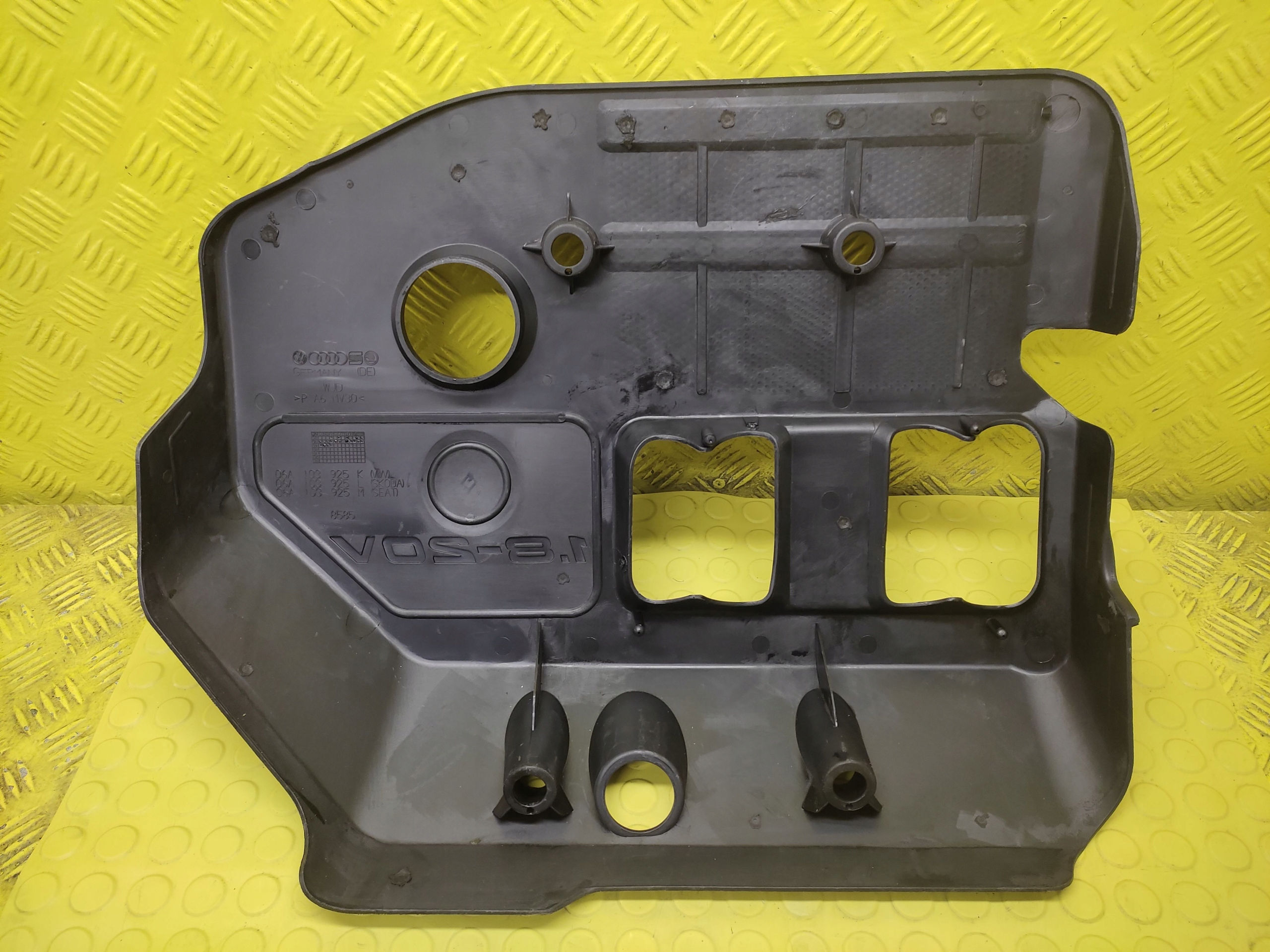 SEAT TOLEDO II motor cover 06A103925K