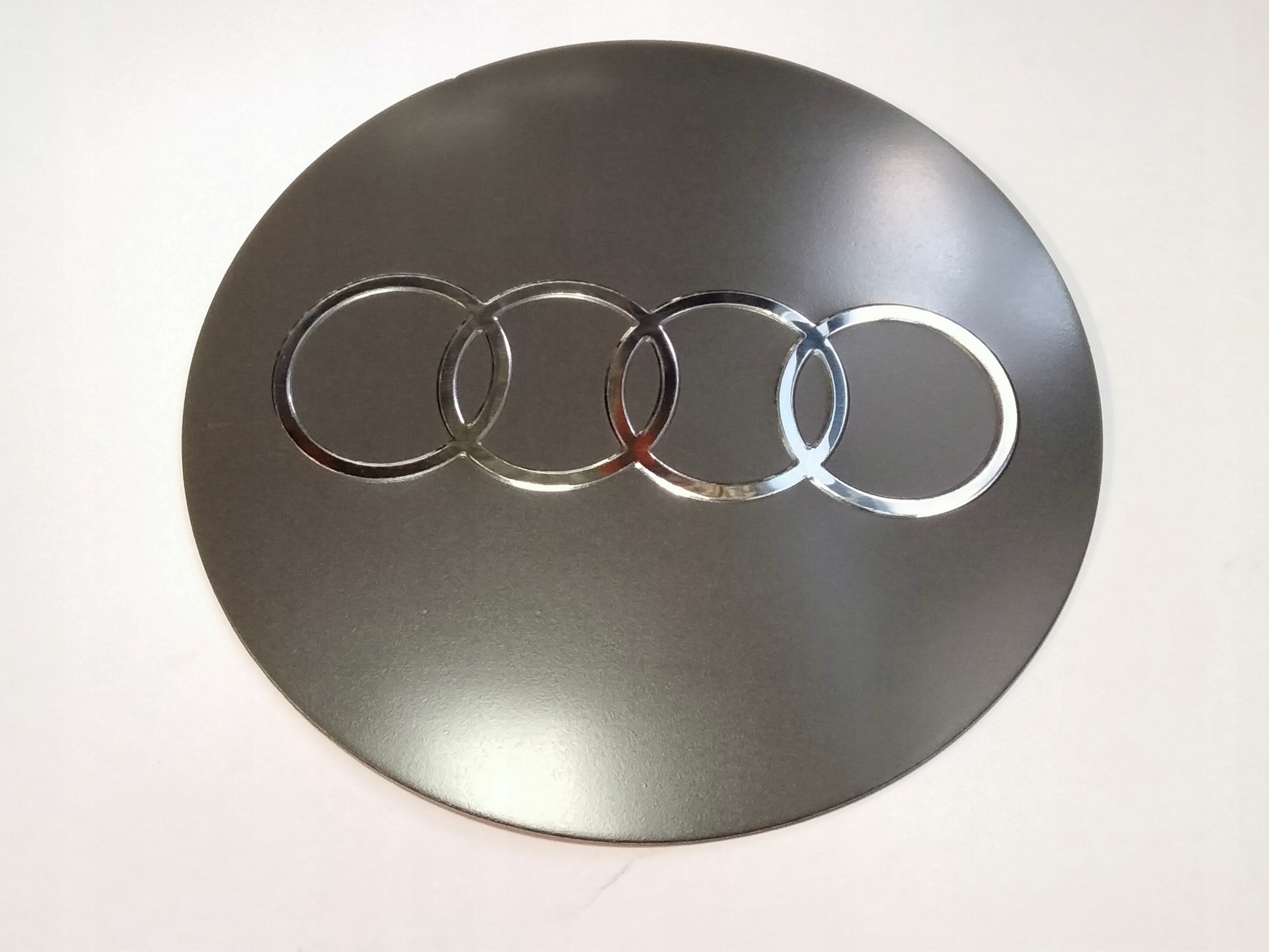 LOGO EMBLEMAT AUDI 120mm SZARY