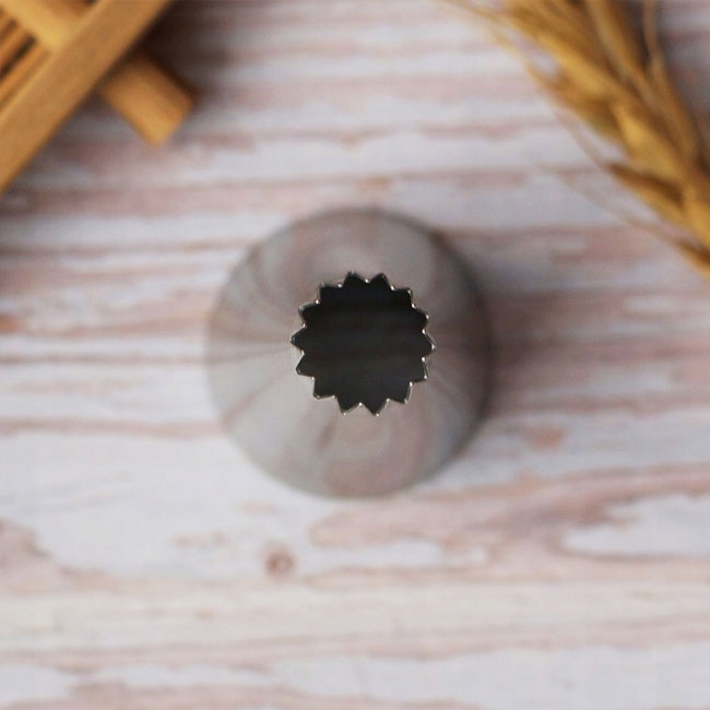 DECORA TYLKA CUKIERNICZA DO DEKORACJI KOŃCÓWKA DO RĘKAWÓW KREMU TORTU 4B Długość 3 cm