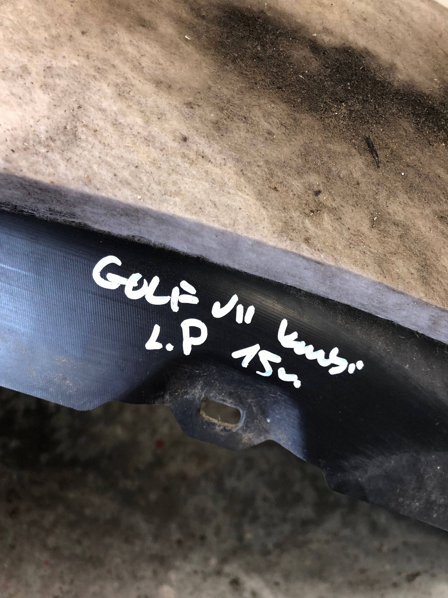 podblatník levý předek VW GOLF VII KOMBI 5G0805977C