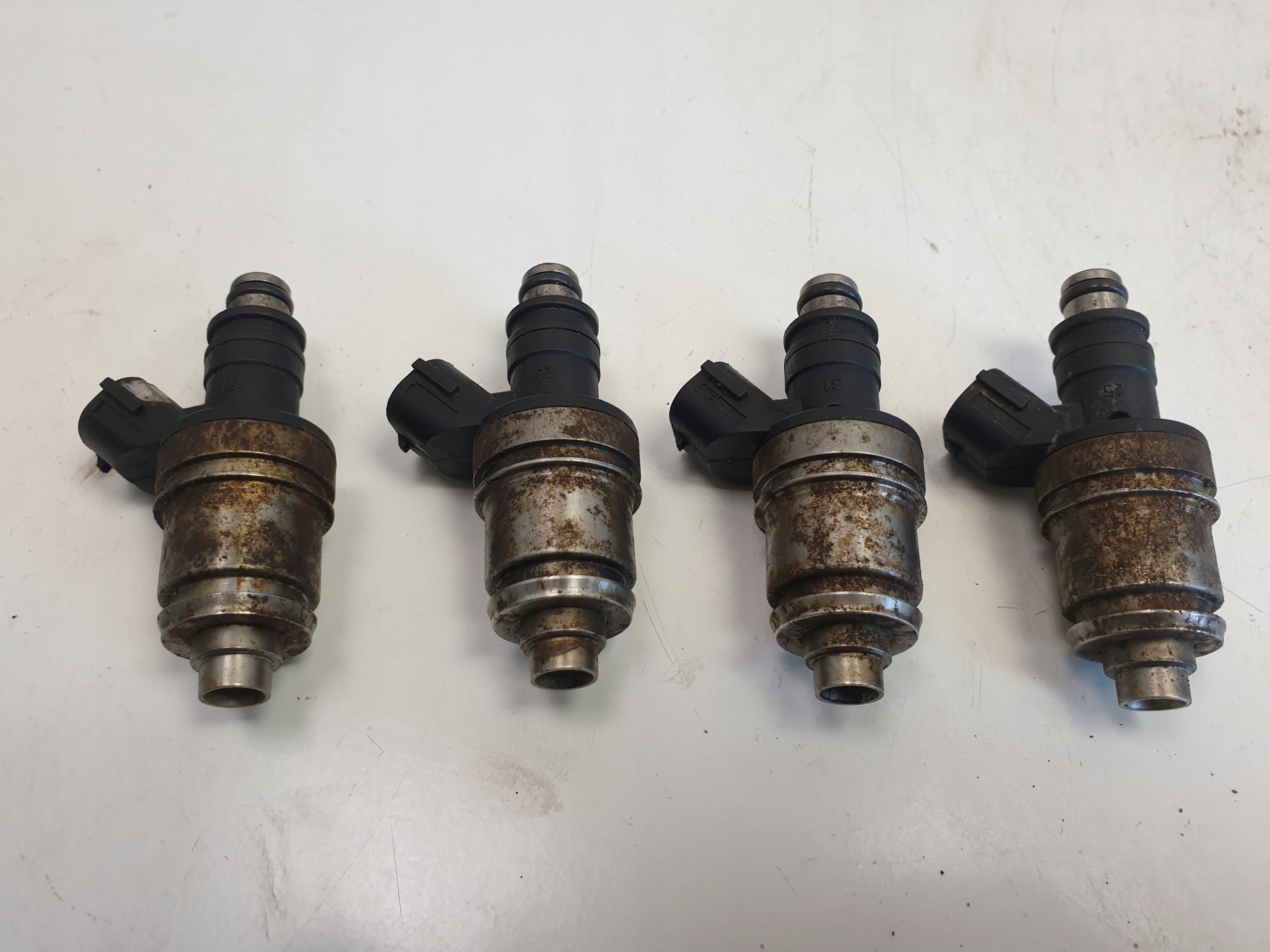 Suzuki Wagon R + 1.0 8V WTRYSKIWACZ WTRYSK JS2J-3