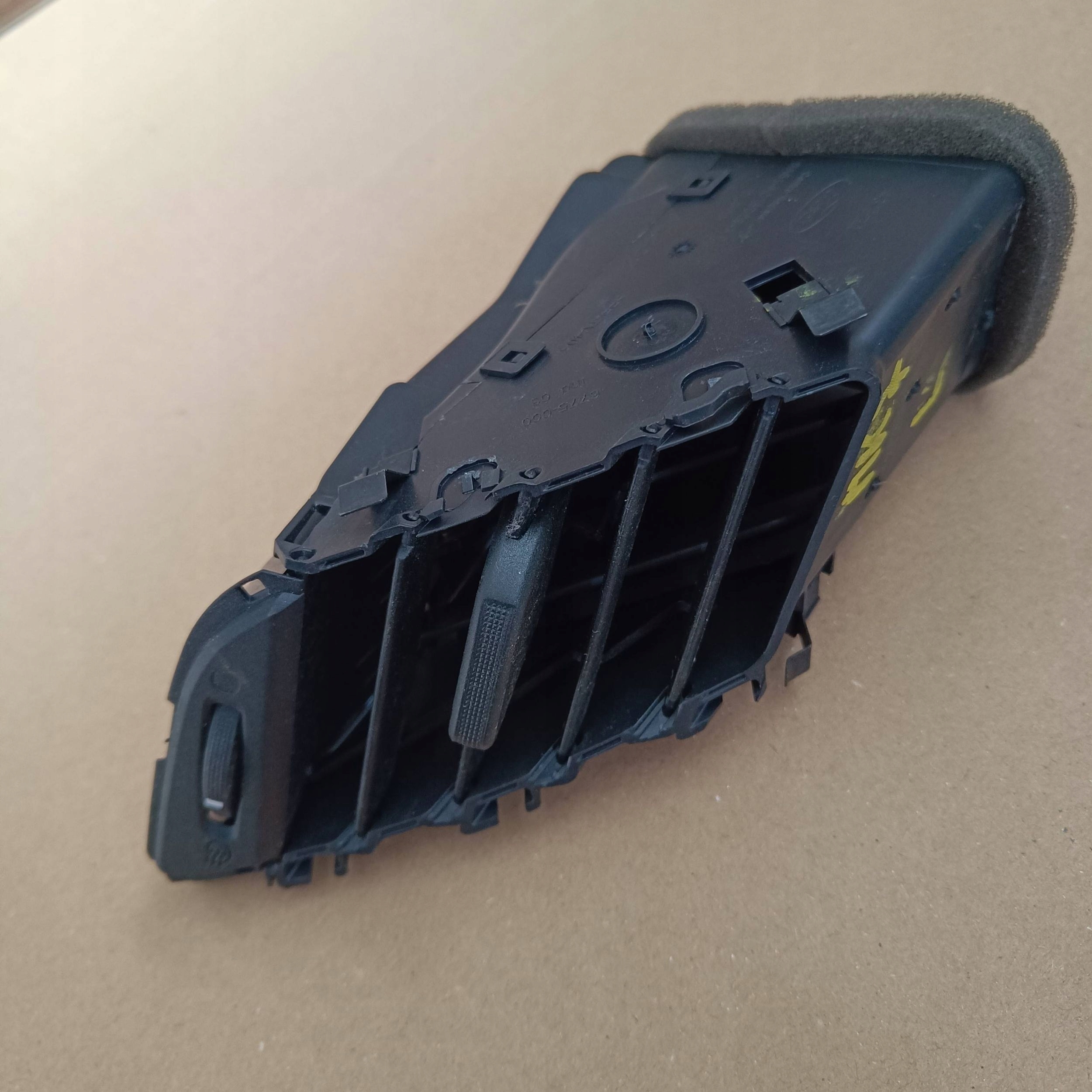 FORD FIESTA MK7 LIFT grid air conditioning devices central left