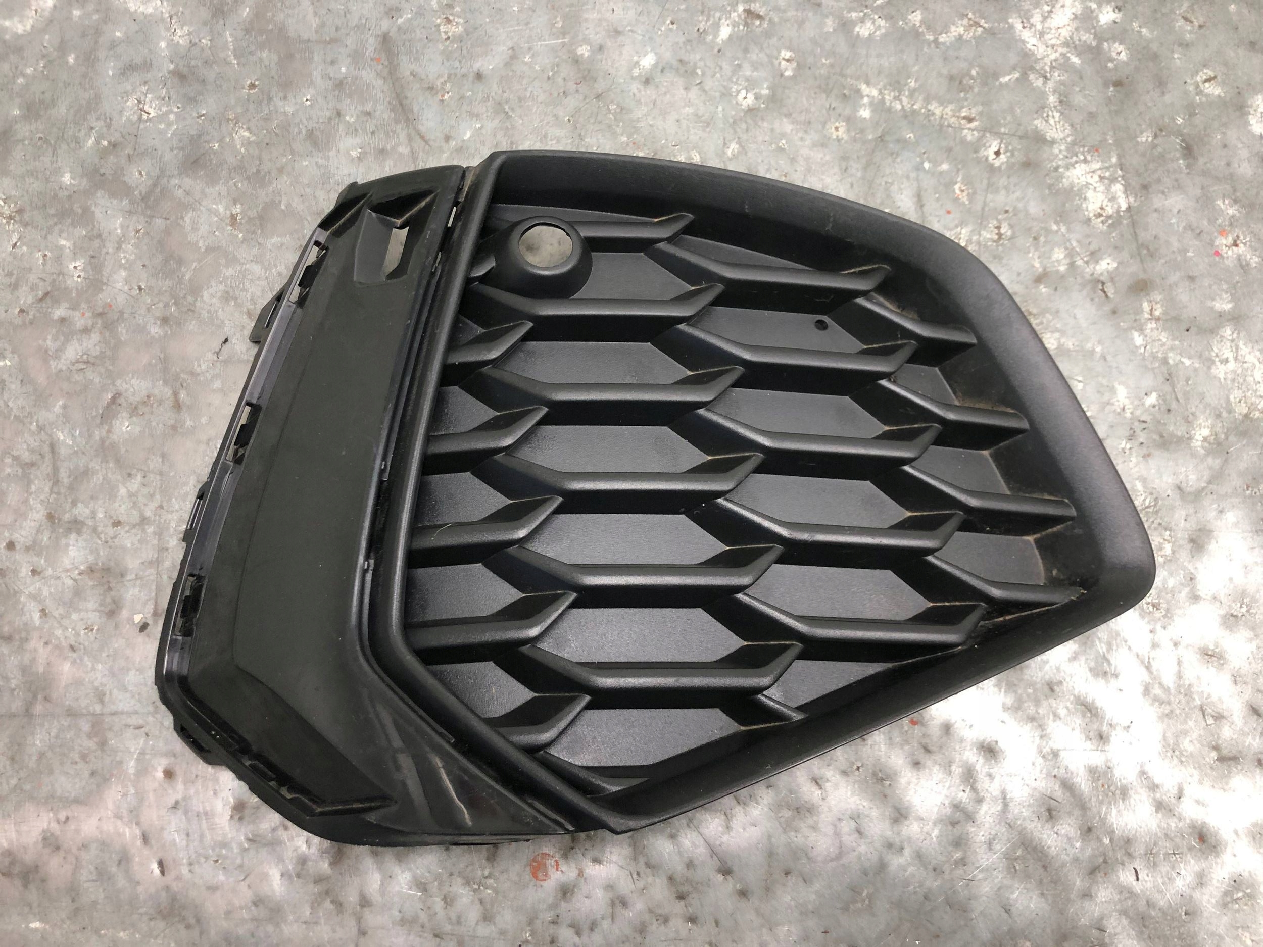 grid of a bumper right front AUDI A3 8Y S-LINE 8Y0807682B