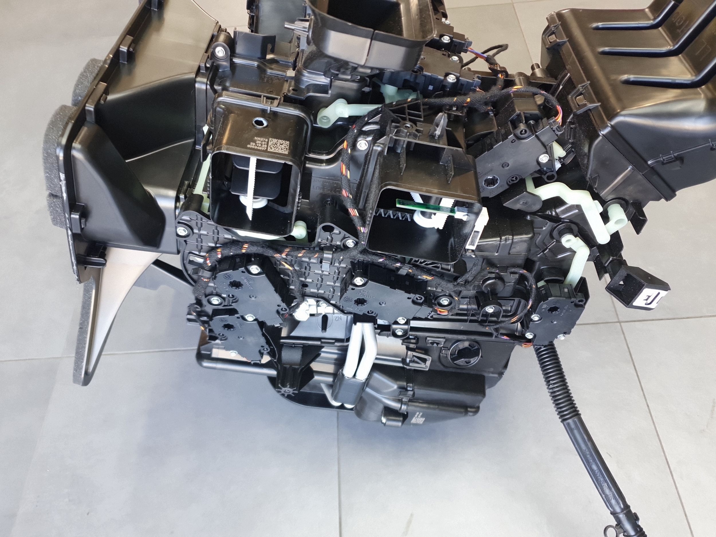 Audi Q6 e-tron poklopač kutija ventilacije 85B820005F
