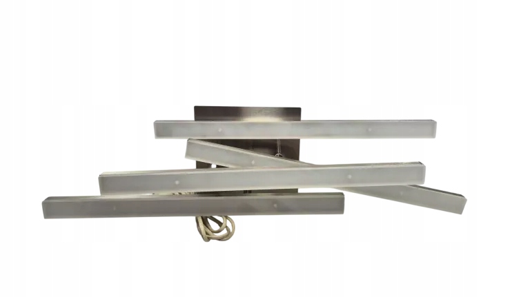 LAMPA Z PLAFONEM ZE CZTEREMA LISTWAMI LEDOWYMIZ MOŻLIWOŚCIĄ REGULACJI