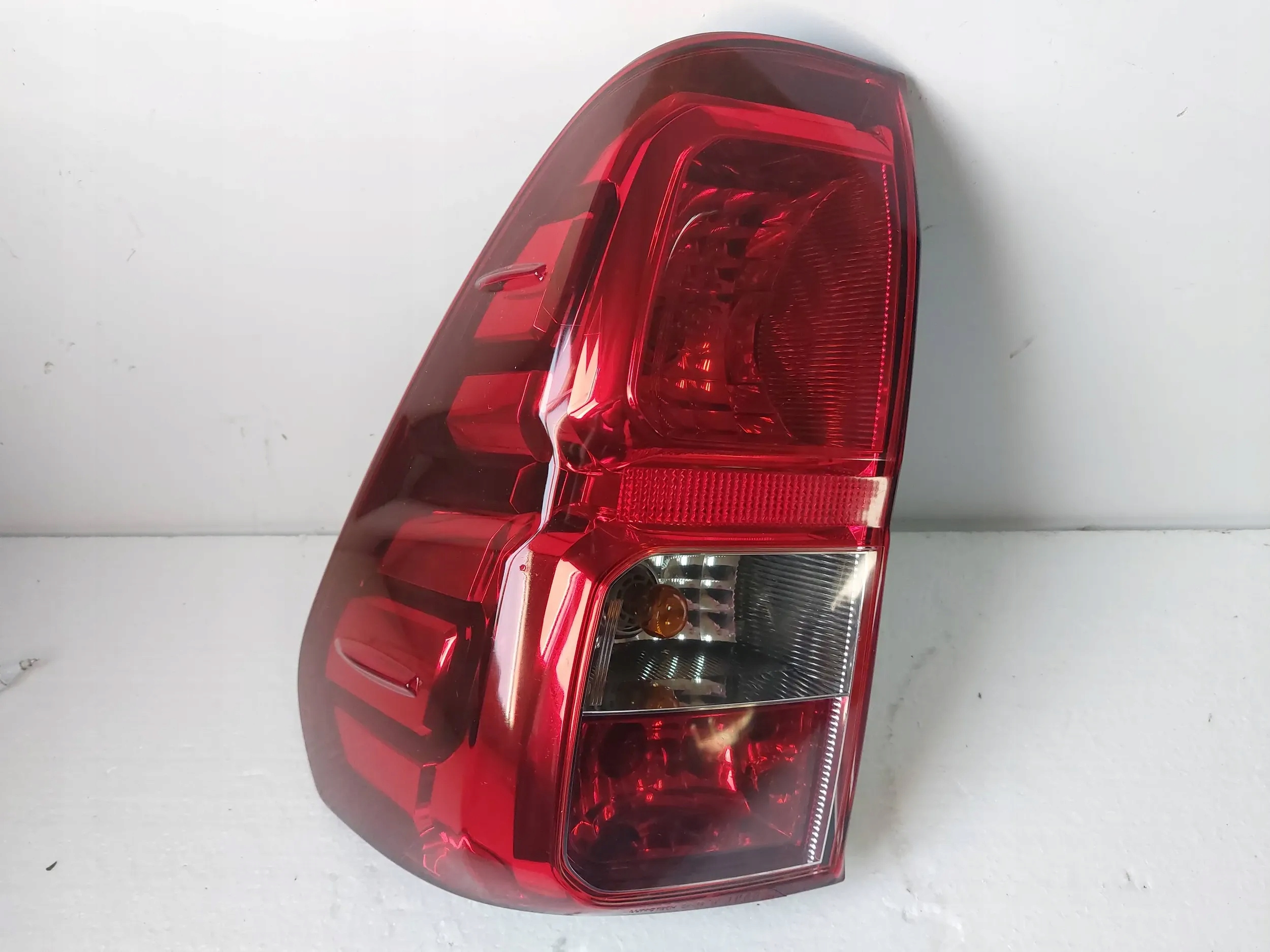 light rear part left Toyota Hilux 15