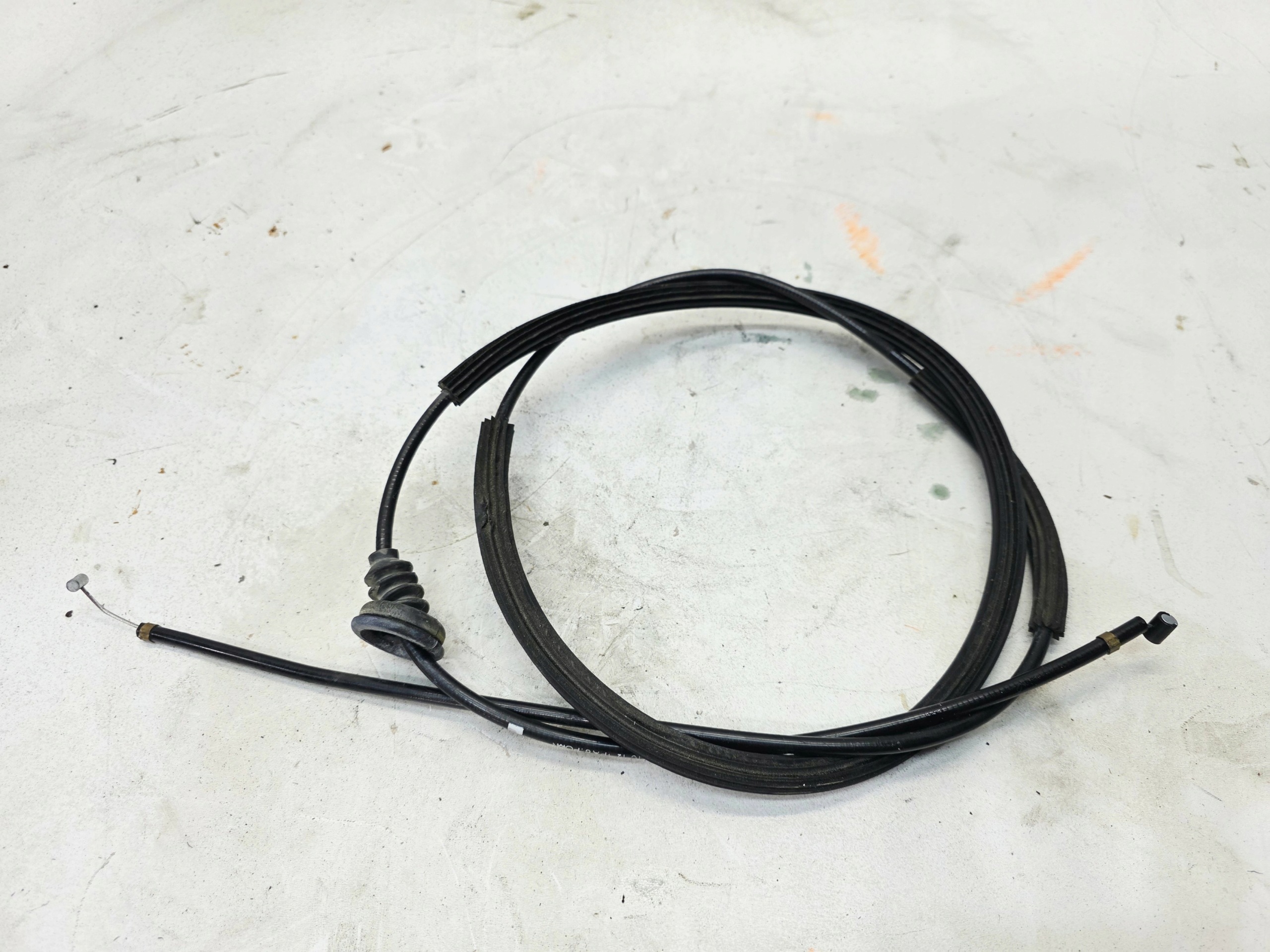 Câble pour l’ouverture du capot AUDI A3 8V 8V1823535