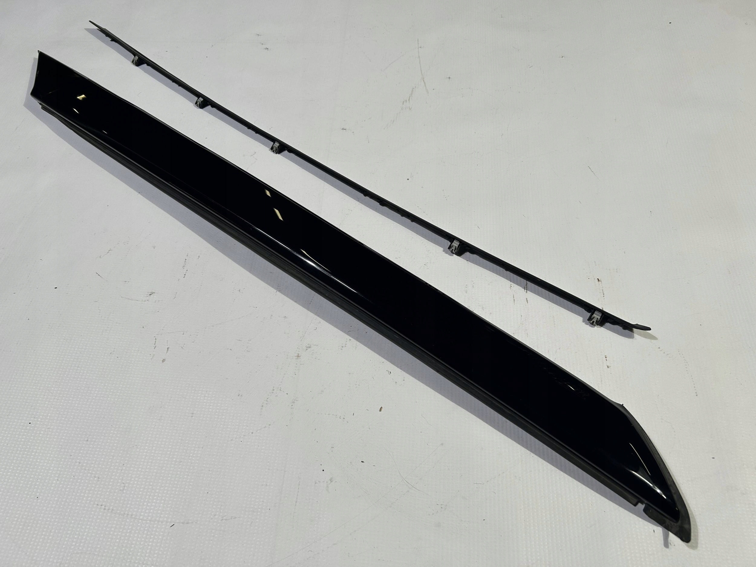 moulding windows czolowej slupka A left Ford Explorer VI 2020r