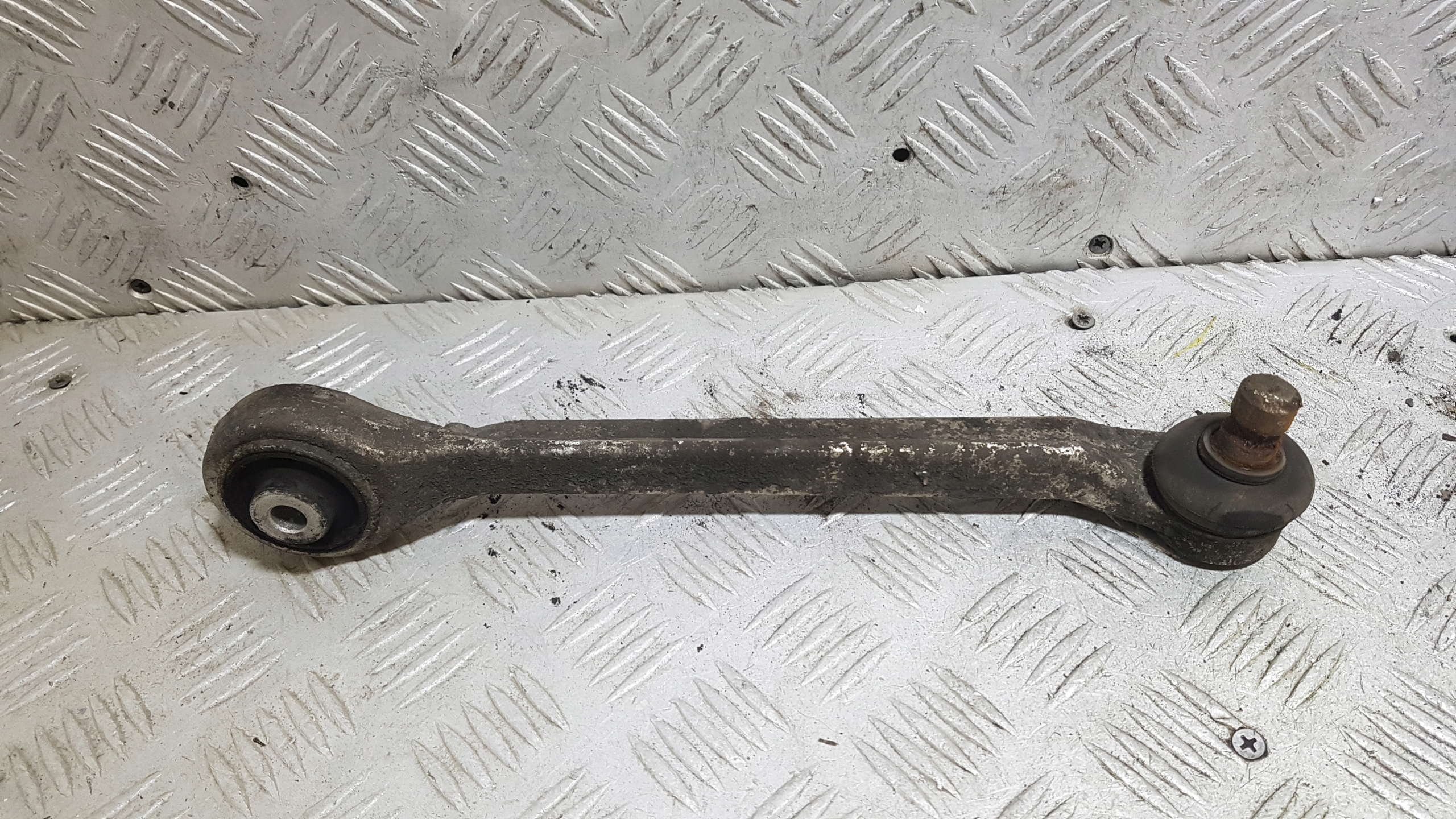arm left front upper VOLKSWAGEN PASSAT B5