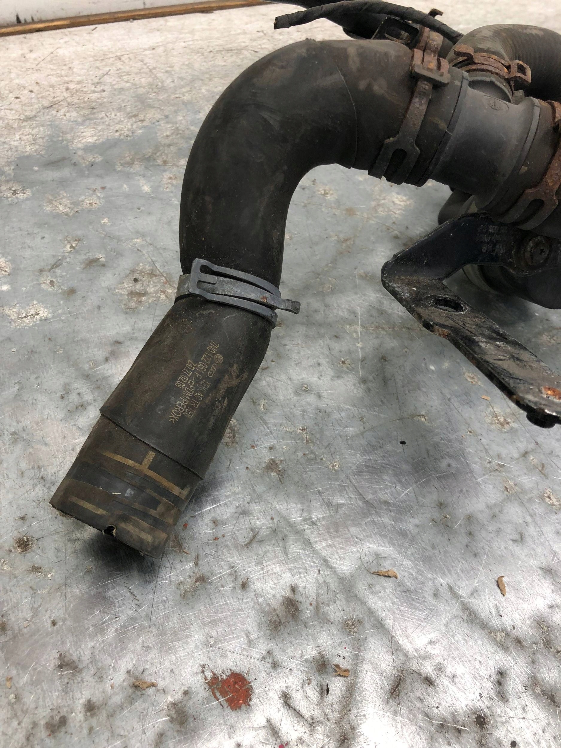 pumpa vode crijeva VW SHARAN 5N0965561A 7N0122051F