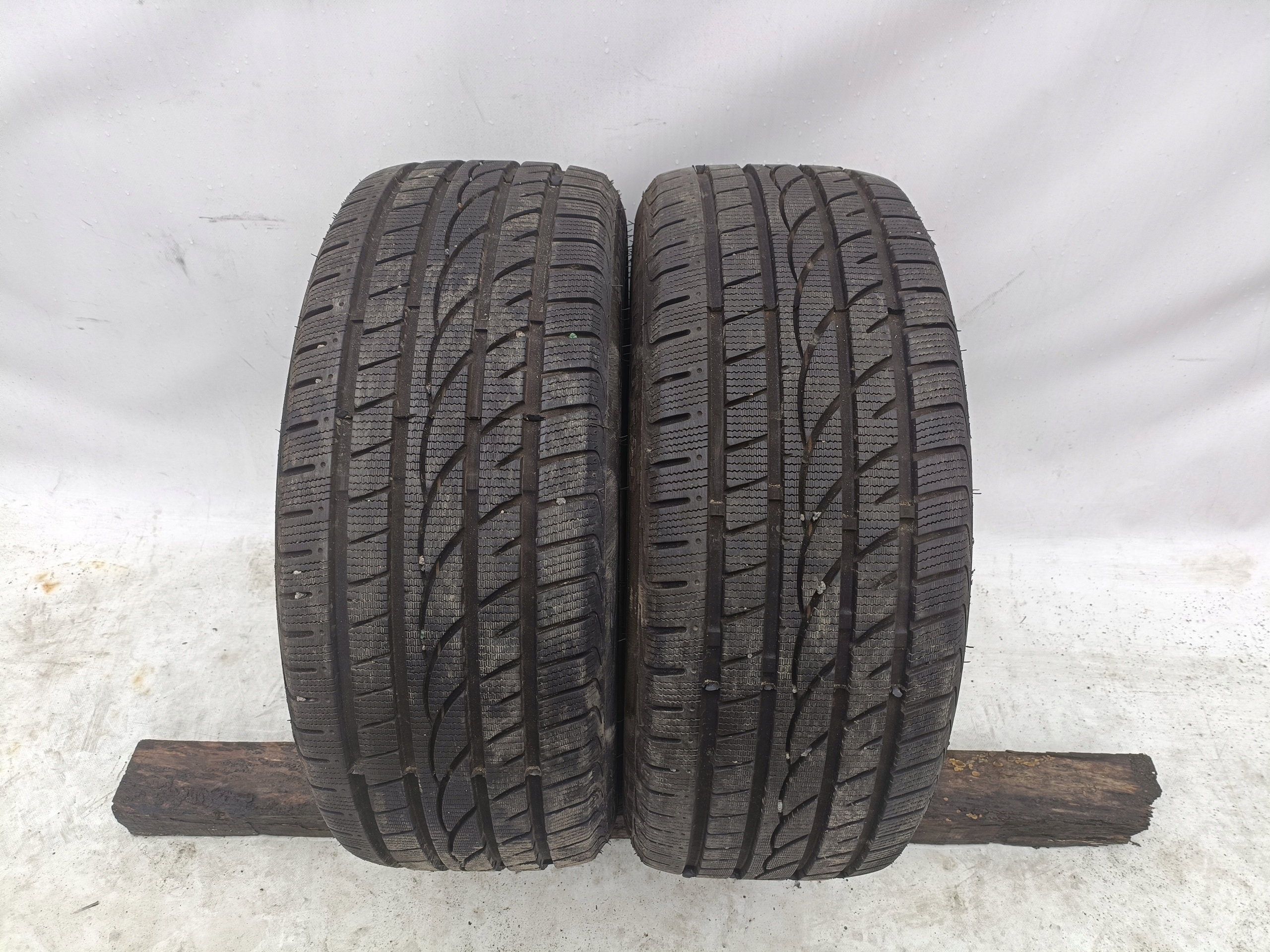 POWERTRAC SNOWSTAR 225/45 R18 2022R 8.75MM