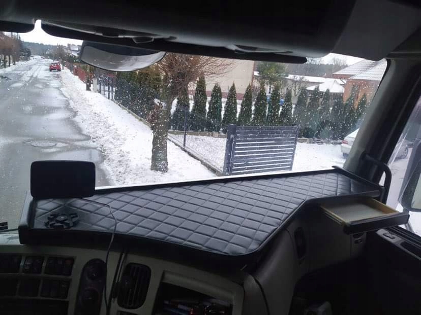 Police na kokpit Renault Premium od roku 2005