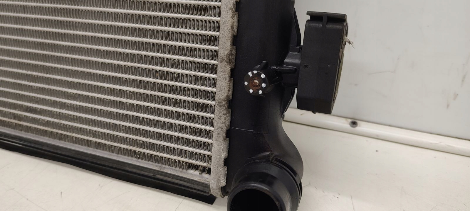 water cooler VW Golf V 1,6 8V MPI