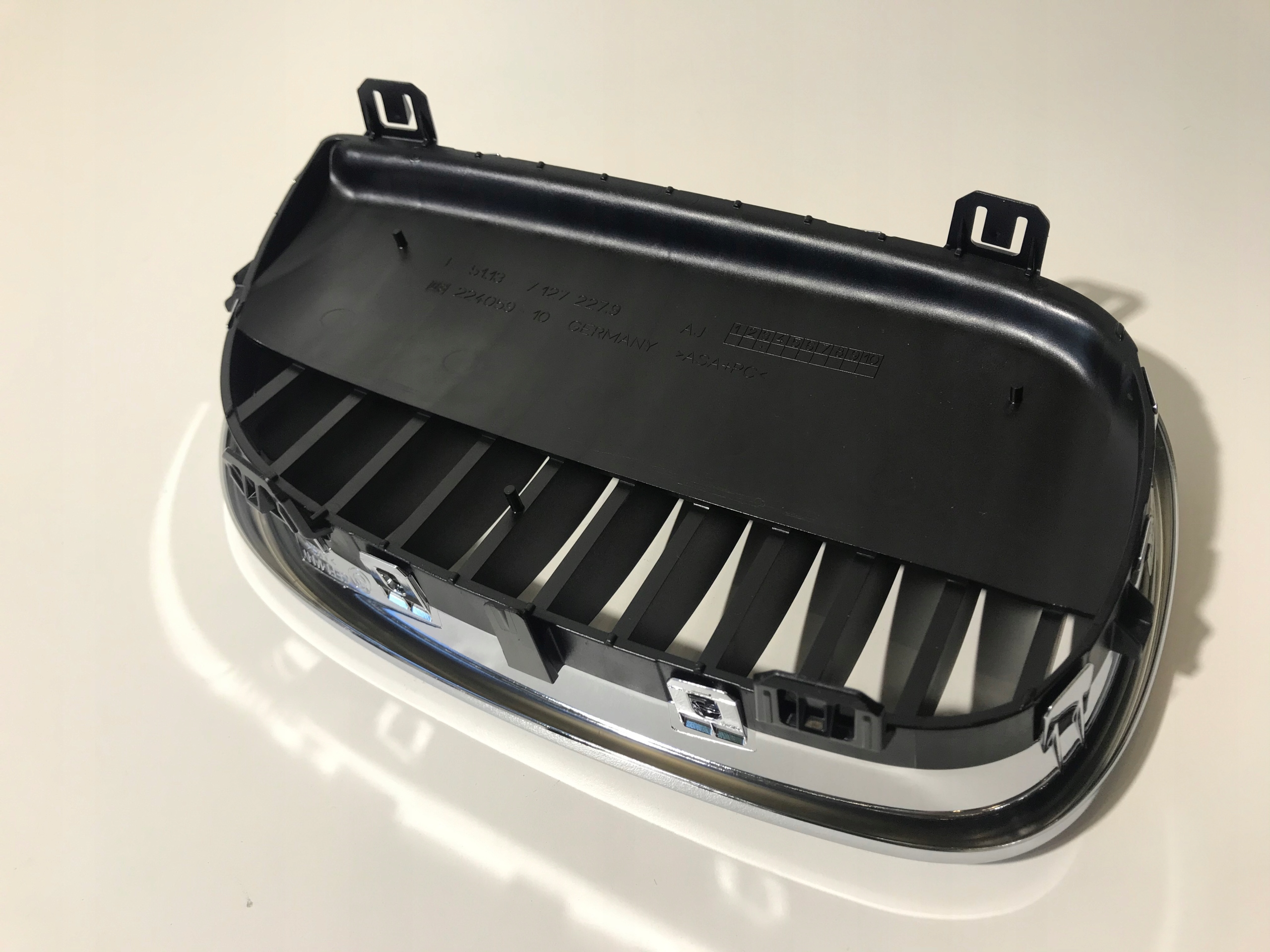 GRIL ATRAPA NERKA BMW 1 E81 E87 7127227 Jakość części (zgodnie z GVO) O - oryginał z logo producenta pojazdu (OE)