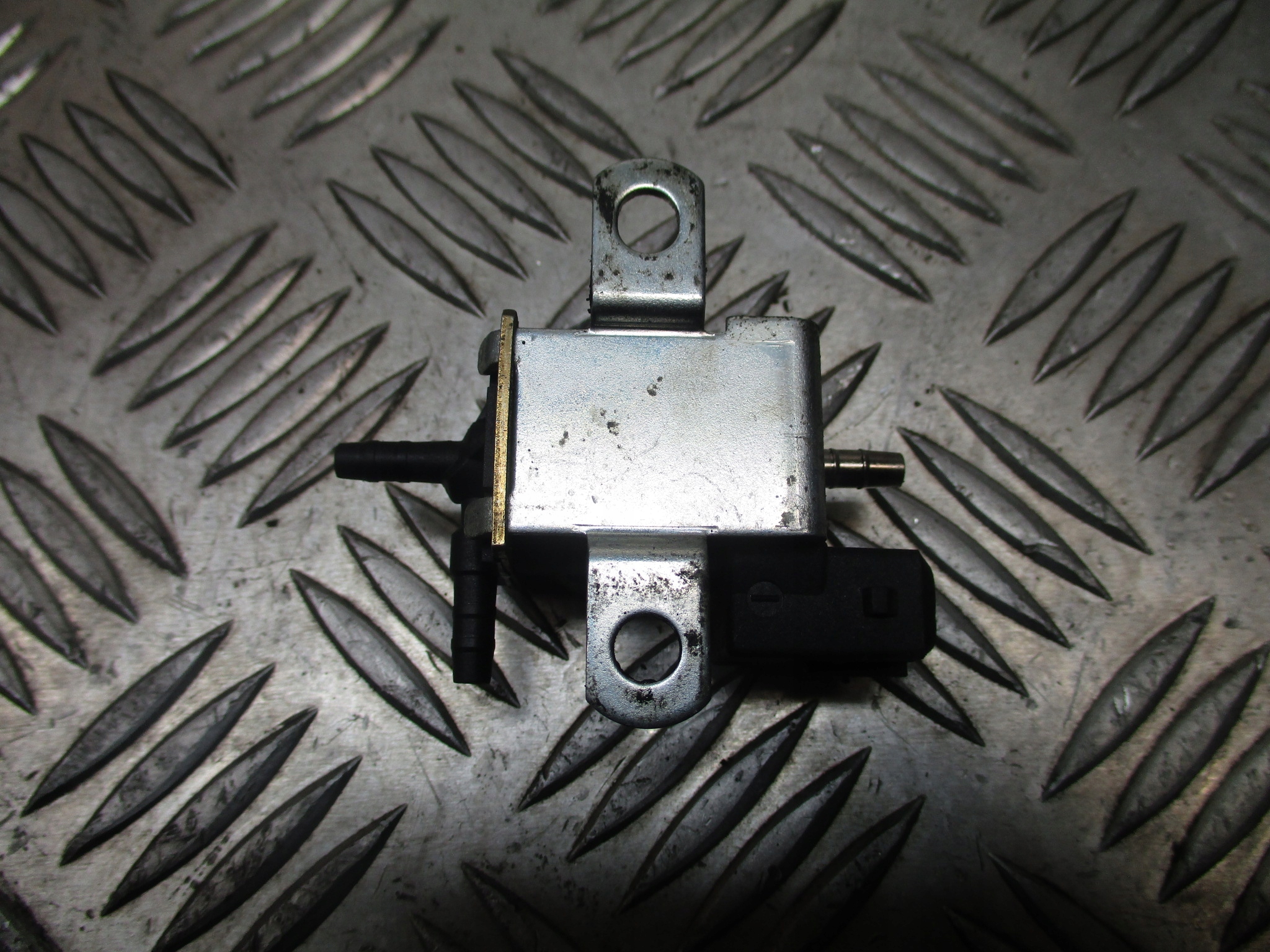 ZAWÓR TURBINY EGR VW PASSAT B5 72189555 Producent części Inny