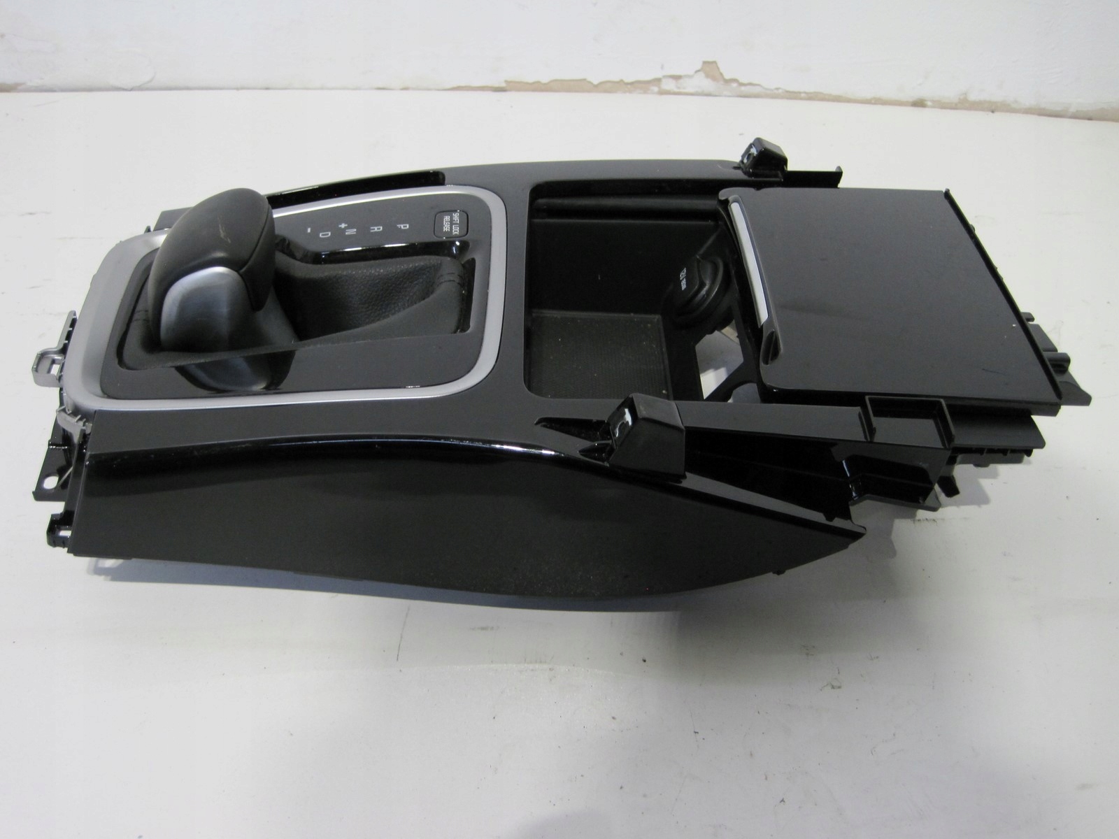 frame TUNELU knob KIA X CEED 84631-17600