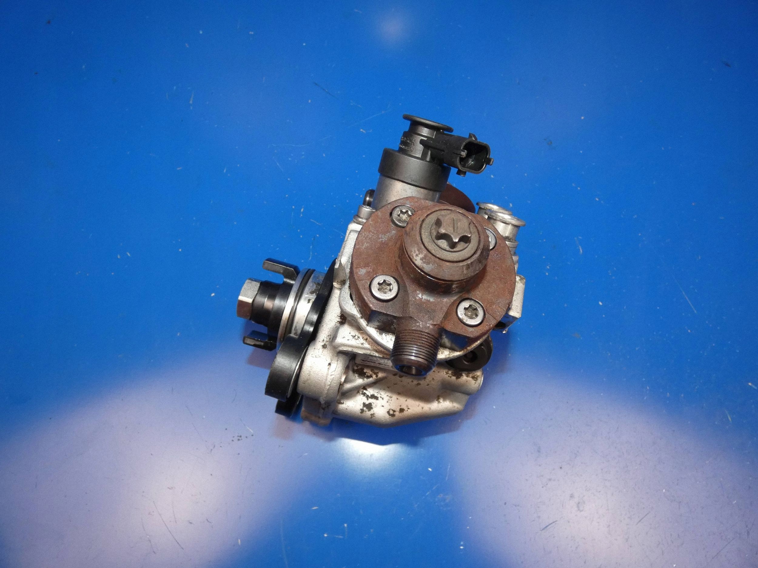 VOLVO XC60 and V60 S60 II 2.0 D3 D5 injection pump