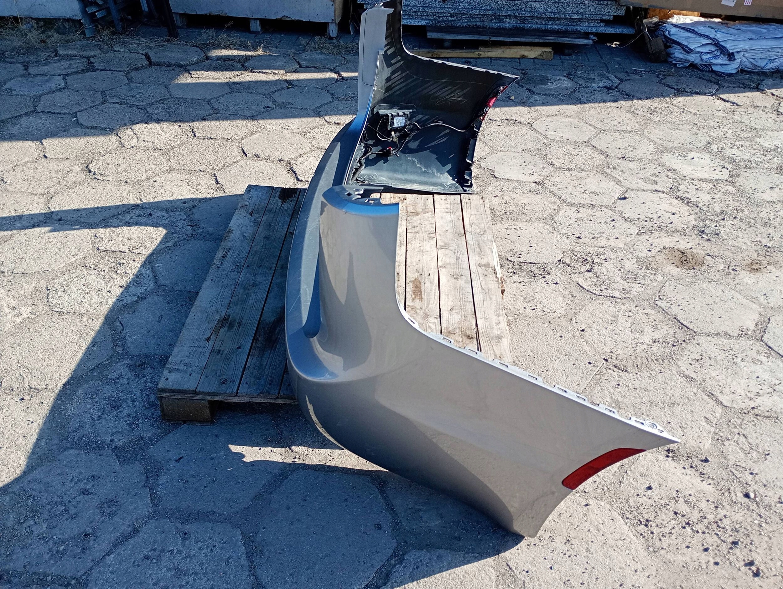 bumper rear part rear complete Chrysler Pacifica 2017