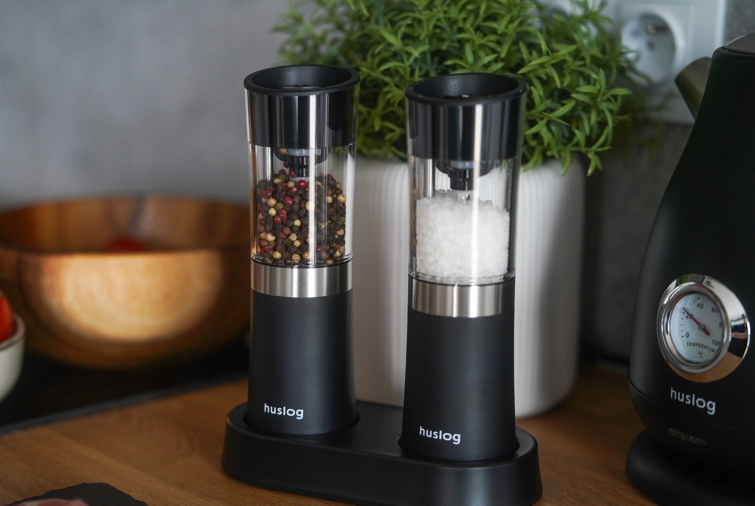 ZESTAW 2x MŁYNEK ELEKTRYCZNY GRAWITACYJNY DO PIEPRZU I SOLI BAZA ŁADUJĄCA Funkcje regulacja stopnia rozdrobnienia