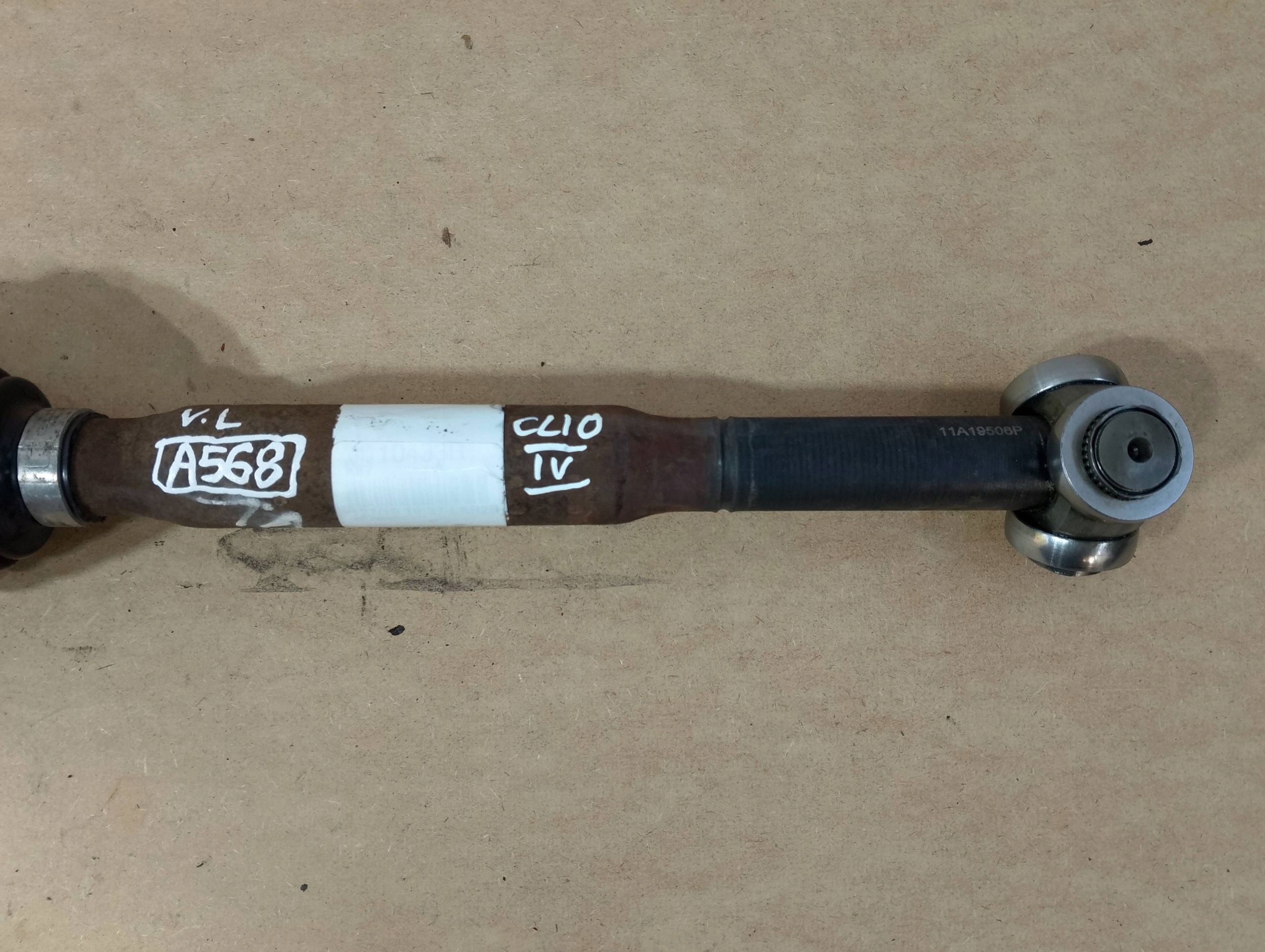 Renault Clio IV 1,5DCI Automat semi-axis front left 391018401R (A568)