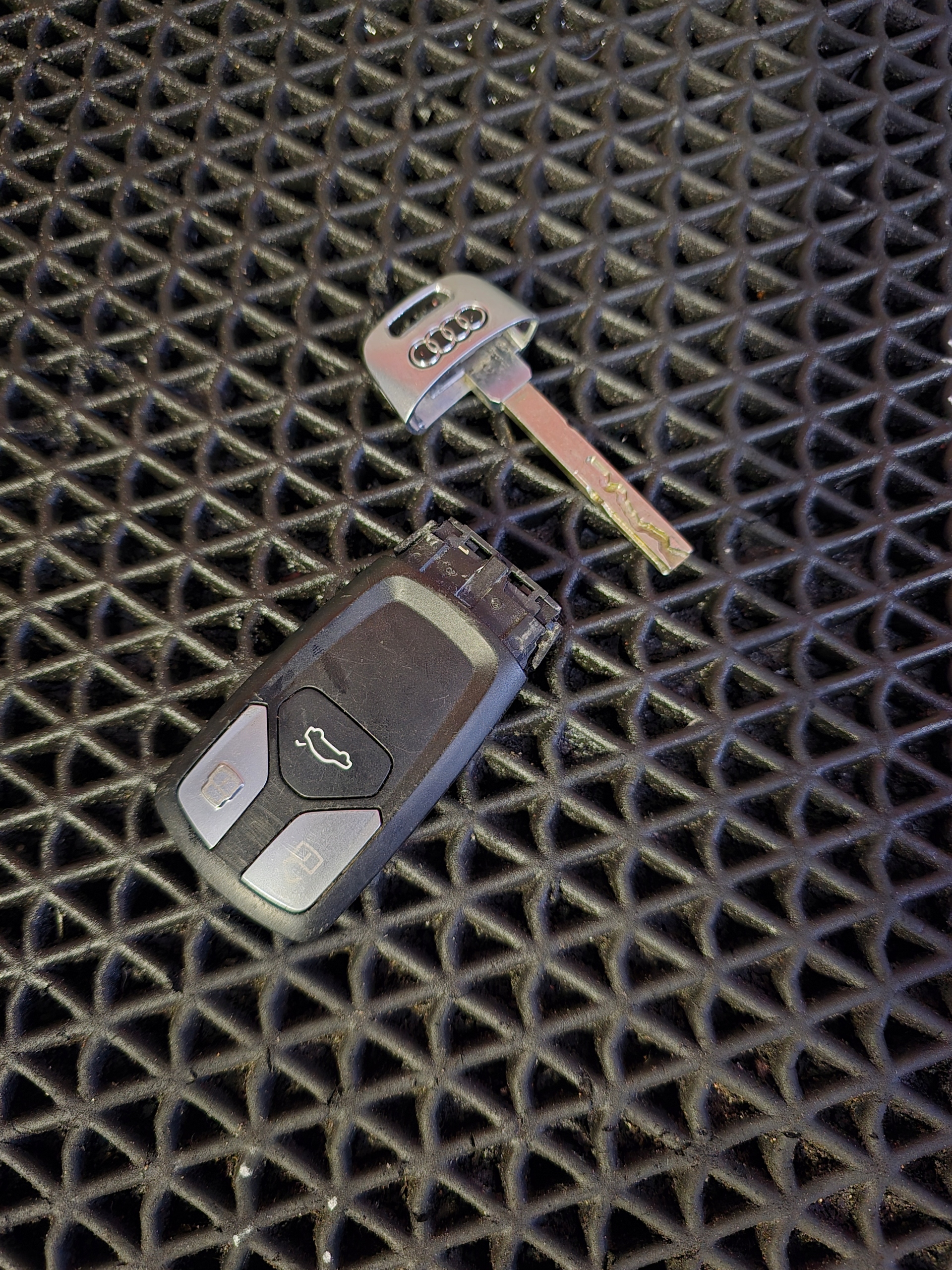 KLUCZYK PILOT Audi A4 B9 SEDAN 1.4 TFSI