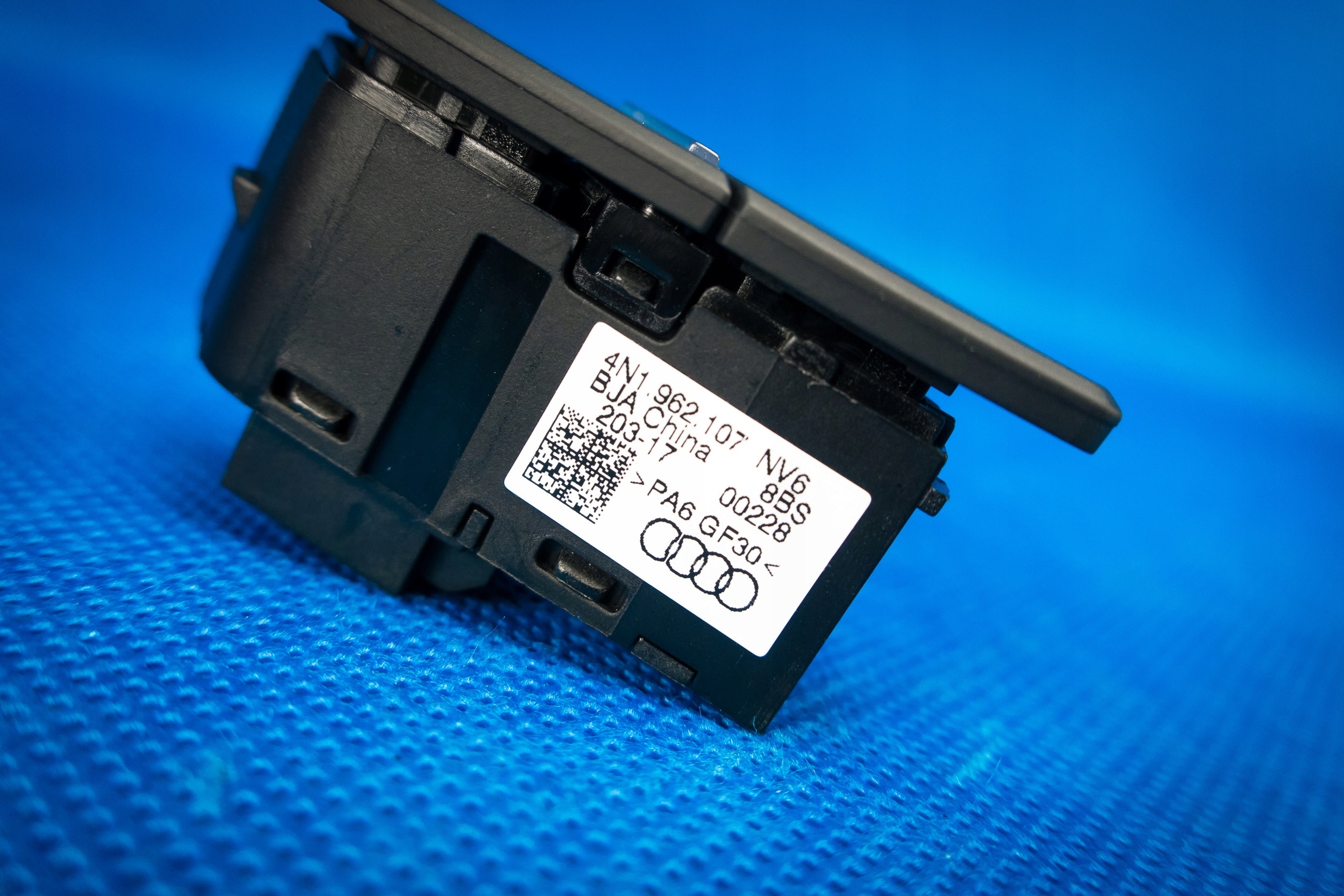 switch of a lock central Audi A8 4N 4N1962107